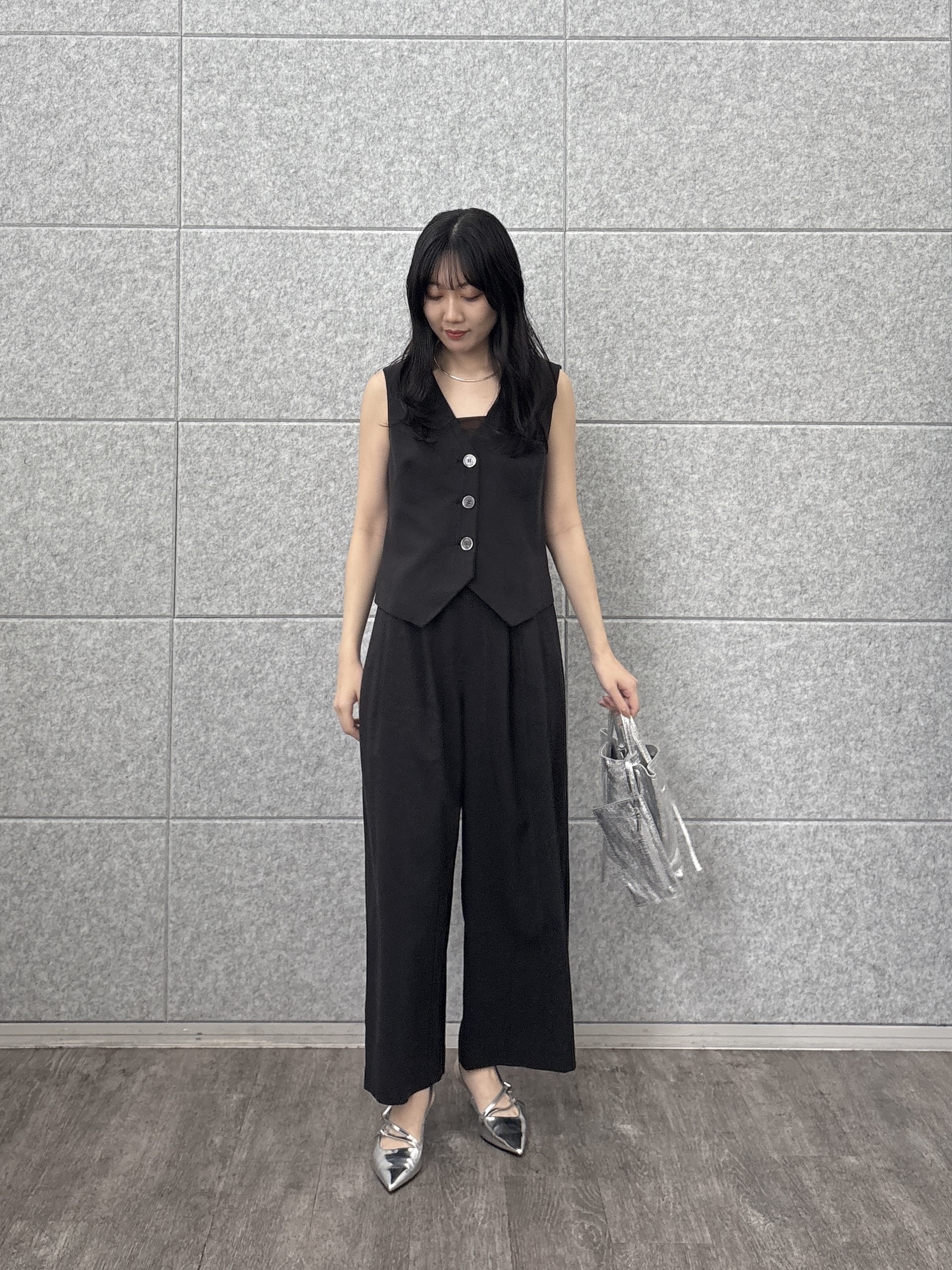rinaさんの「INDIVI｜リネンショートジレ」を使ったコーディネート