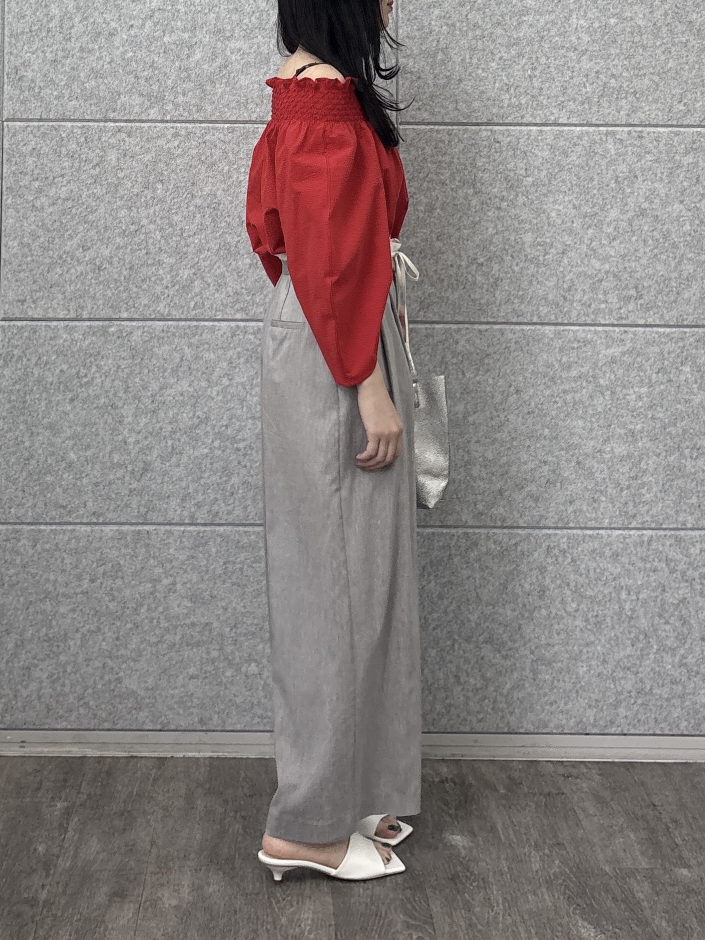 rinaさんの「INDIVI｜サッカーオフショルブラウス【再入荷／2WAY】」を使ったコーディネート
