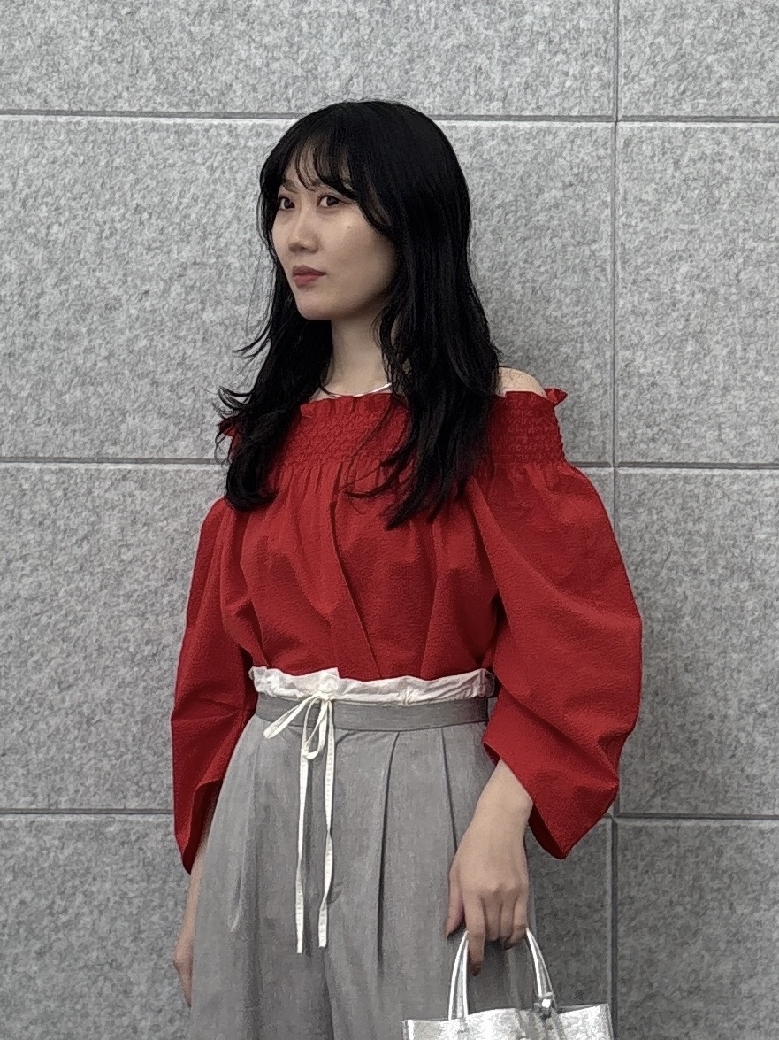rinaさんの「INDIVI｜サッカーオフショルブラウス【再入荷／2WAY】」を使ったコーディネート
