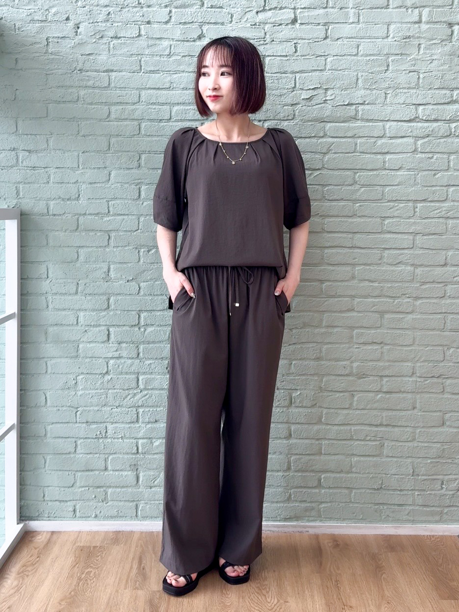 𝐜𝐡𝐢𝐤𝐚さんの「SHOO･LA･RUE｜【S-LL/洗濯機可/セットアップ可】軽凛(かろりん) タックブラウス」を使ったコーディネート