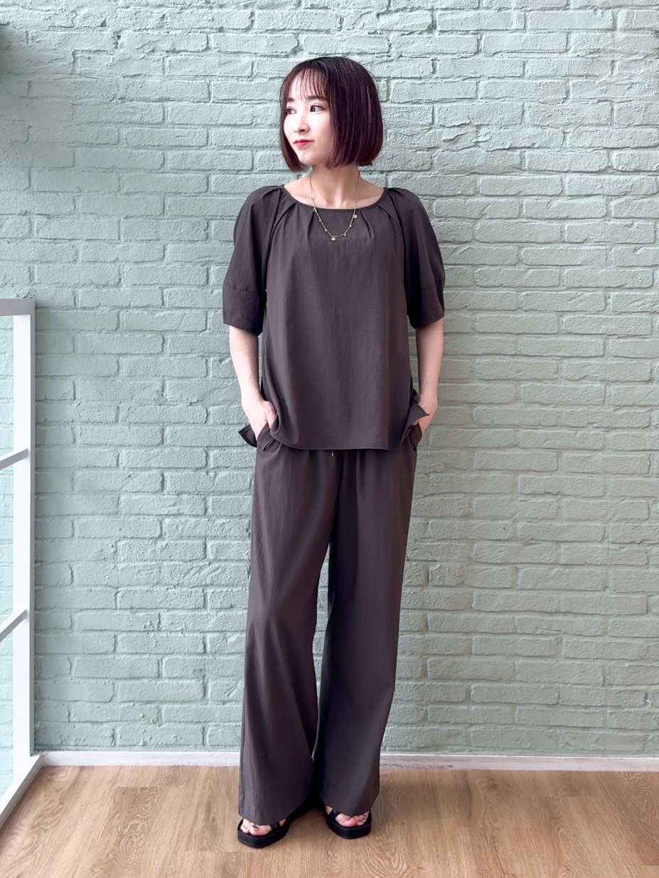 𝐜𝐡𝐢𝐤𝐚さんの「SHOO･LA･RUE｜【S-LL/洗濯機可/セットアップ可】軽凛(かろりん) タックブラウス」を使ったコーディネート