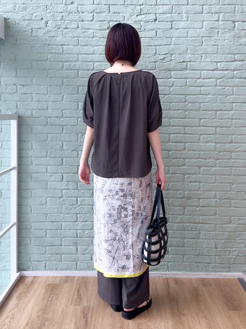 𝐜𝐡𝐢𝐤𝐚さんの「SHOO･LA･RUE｜【S-LL/洗濯機可/セットアップ可】軽凛(かろりん) タックブラウス」を使ったコーディネート