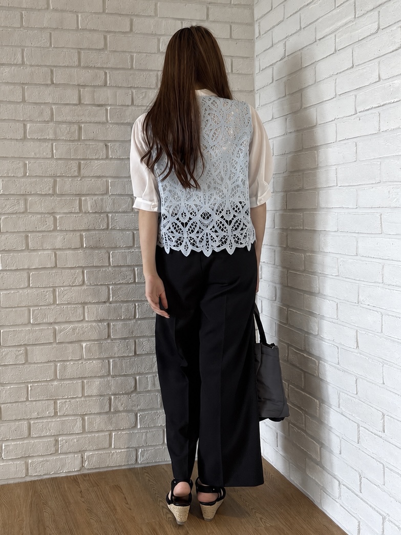 sayaさんの「grove｜【2点SET・二の腕カバー】レースベスト&times;シアーブラウスSET」を使ったコーディネート