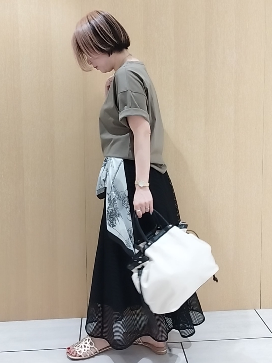 s u g iさんの「UNTITLED｜【UV/接触冷感/消臭/抗菌防臭】ベーシックTシャツ」を使ったコーディネート