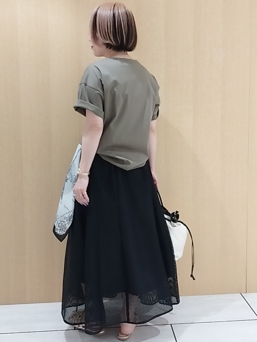 s u g iさんの「UNTITLED｜【UV/接触冷感/消臭/抗菌防臭】ベーシックTシャツ」を使ったコーディネート