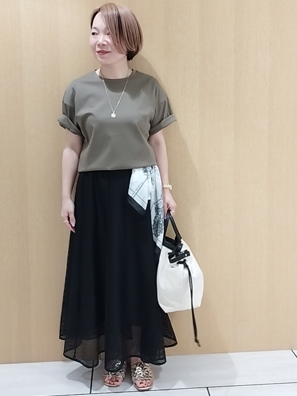 s u g iさんの「UNTITLED｜【UV/接触冷感/消臭/抗菌防臭】ベーシックTシャツ」を使ったコーディネート