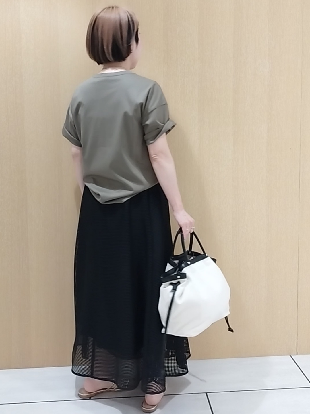 s u g iさんの「UNTITLED｜【UV/接触冷感/消臭/抗菌防臭】ベーシックTシャツ」を使ったコーディネート