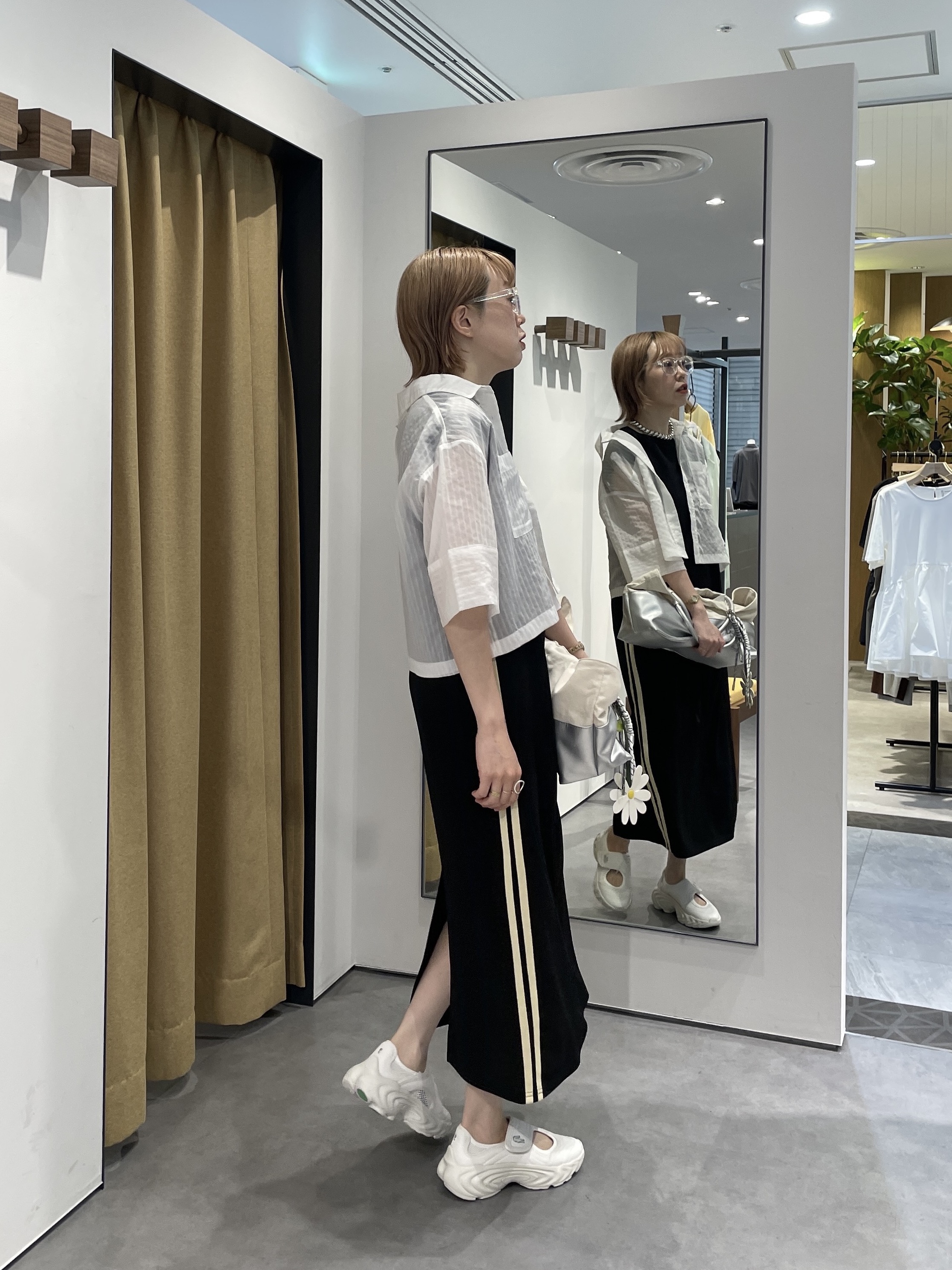mikuさんの「INDIVI｜ボックスシルエットシアーシャツ【接触冷感】」を使ったコーディネート