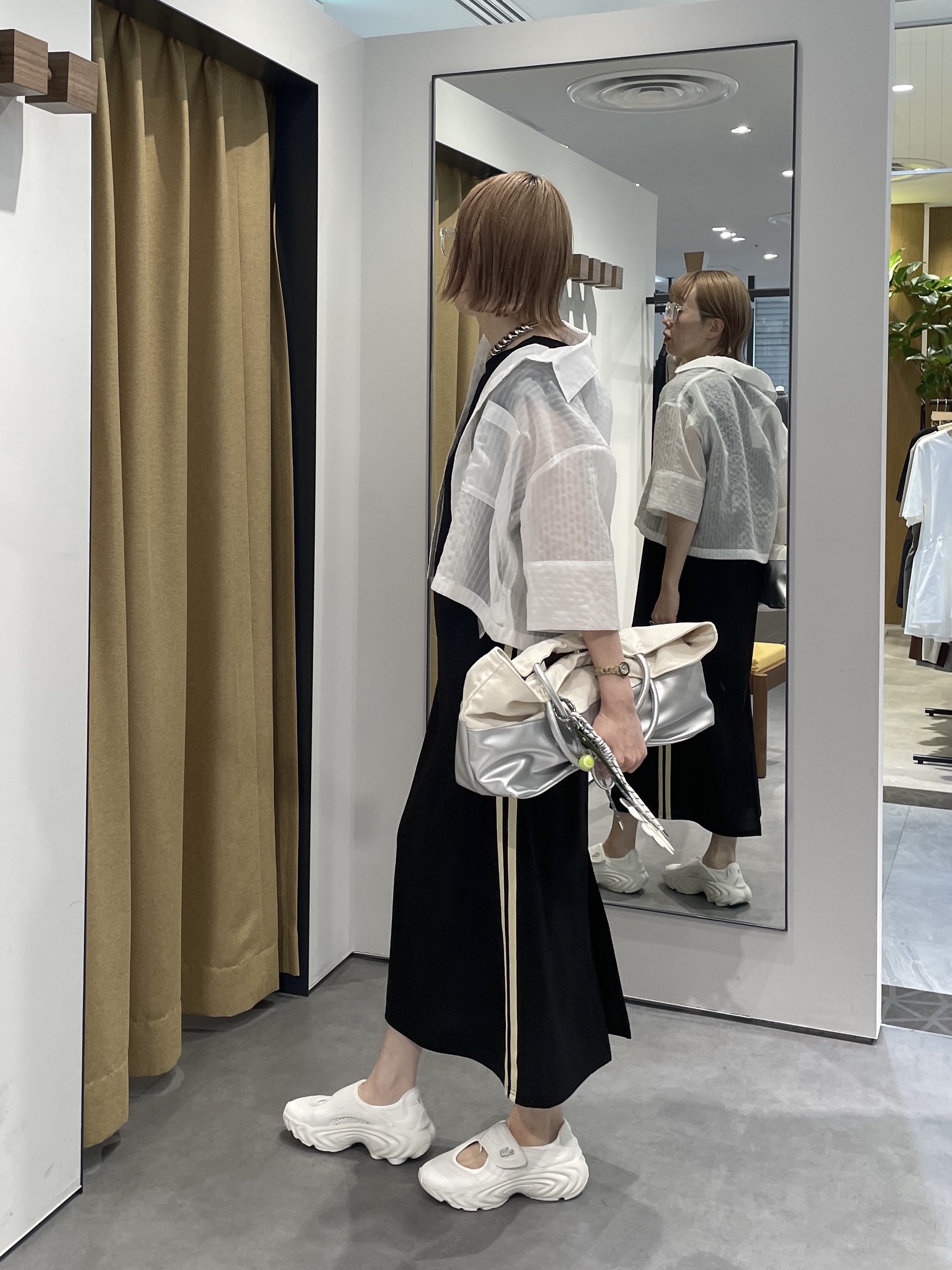 mikuさんの「INDIVI｜ボックスシルエットシアーシャツ【接触冷感】」を使ったコーディネート