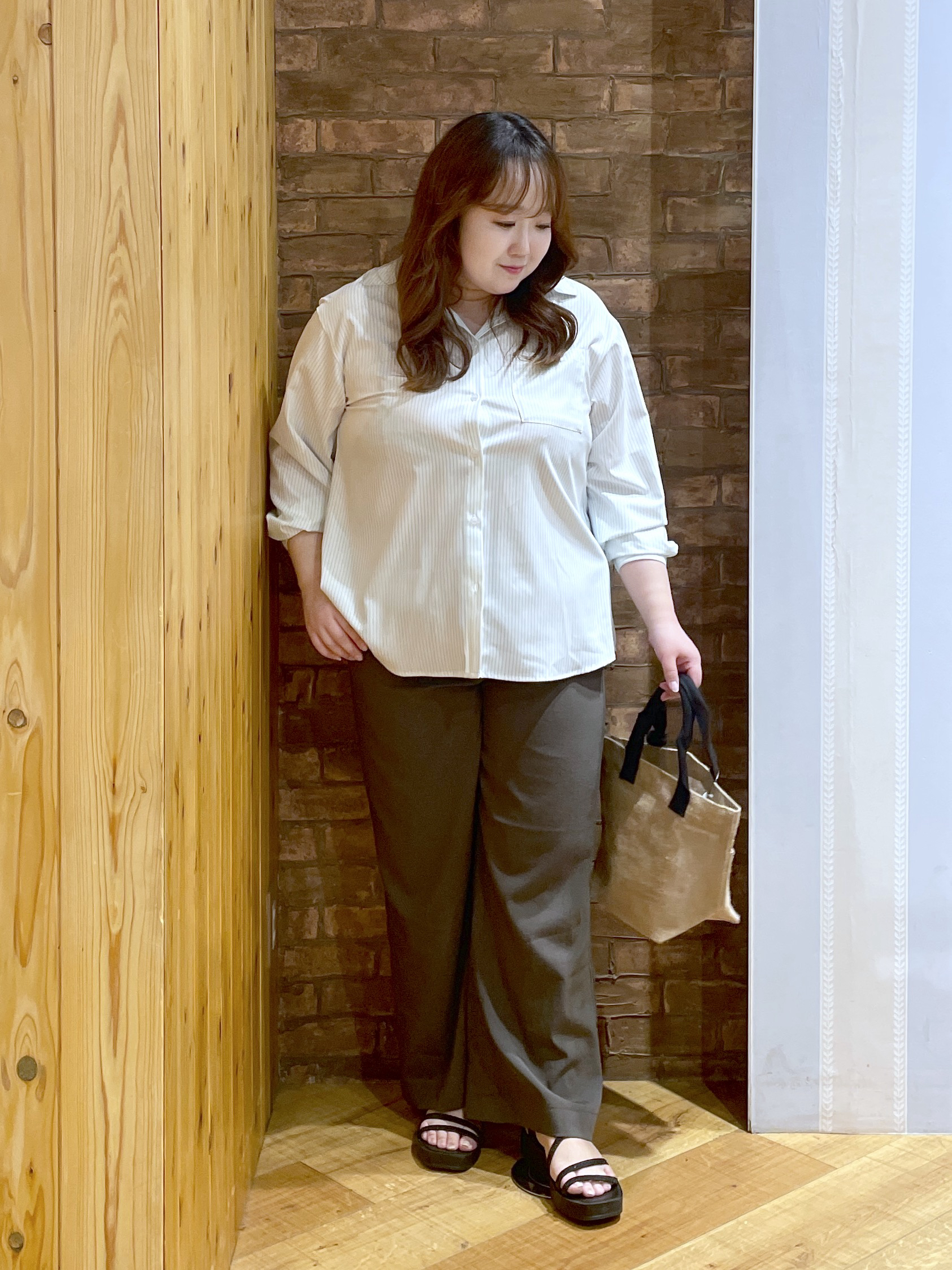 Risaさんの「SHOO･LA･RUE｜【UV/吸水速乾/洗濯後しわになりにくい】ラッシュガードにもなる ストライプシャツ」を使ったコーディネート