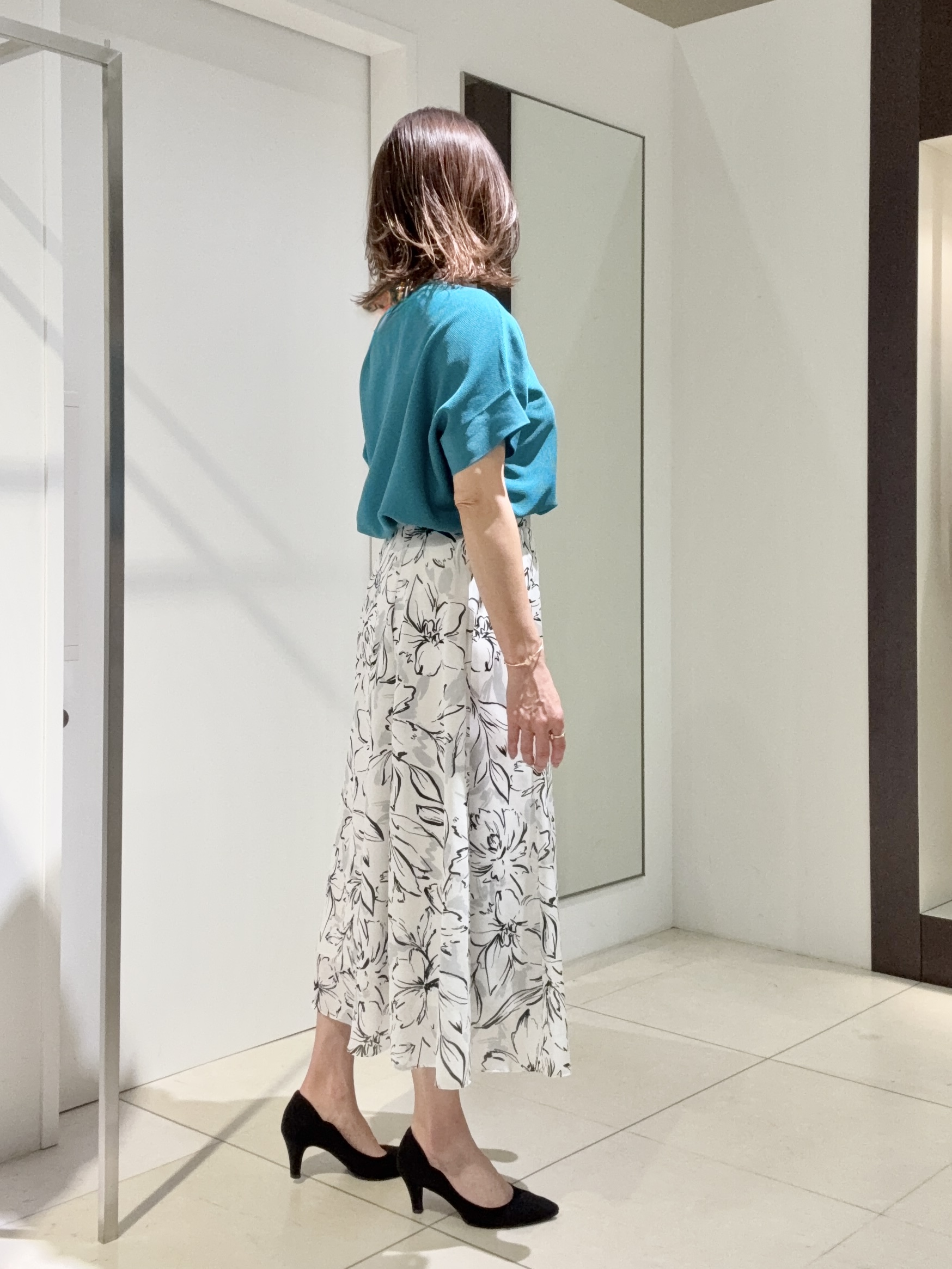 tomoさんの「UNTITLED｜【11色展開/体型カバー】前後2WAYフレンチスリーブニット」を使ったコーディネート