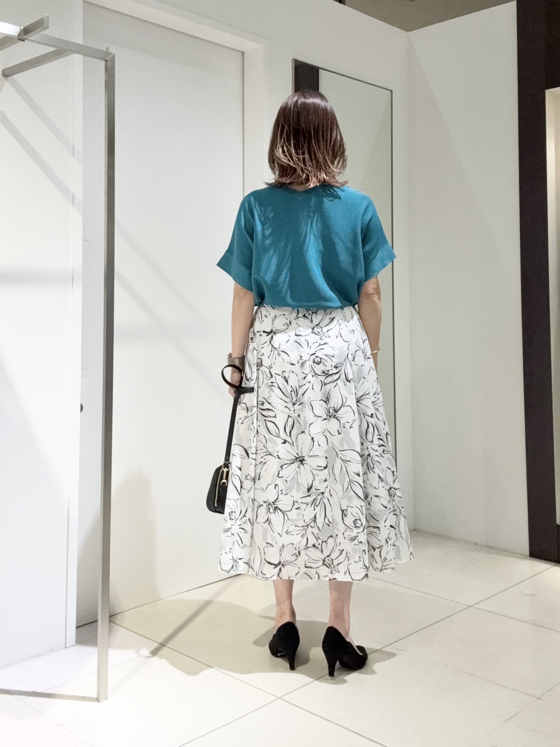 tomoさんの「UNTITLED｜【11色展開/体型カバー】前後2WAYフレンチスリーブニット」を使ったコーディネート