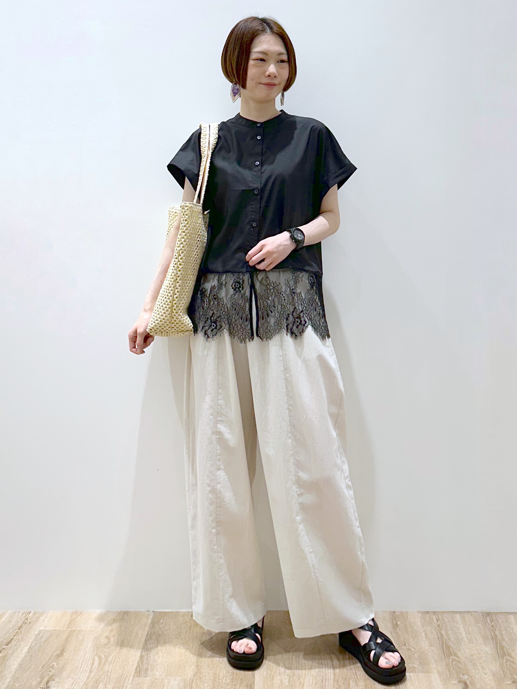 yurieさんの「OPAQUE.CLIP｜裾レースフレンチスリーブブラウス【洗濯機OK】」を使ったコーディネート