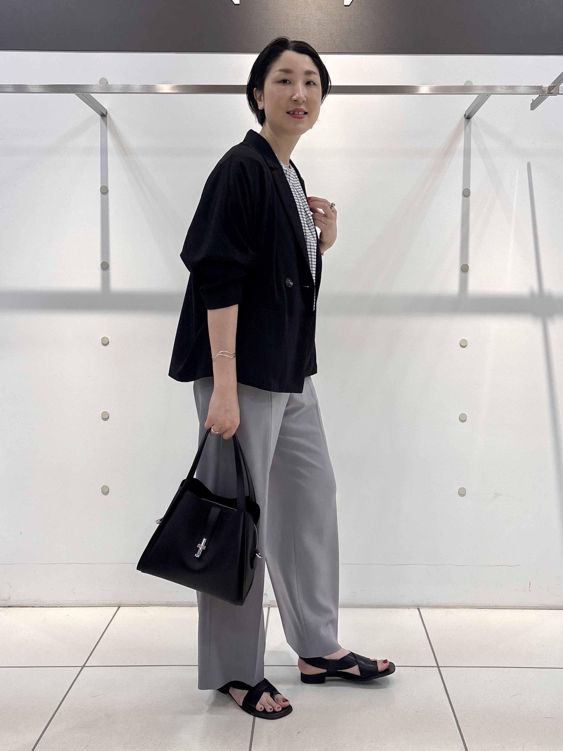 yuriさんの「INDIVI｜【UVケア／吸汗速乾】チェック柄タックボリュームスリーブトップス」を使ったコーディネート