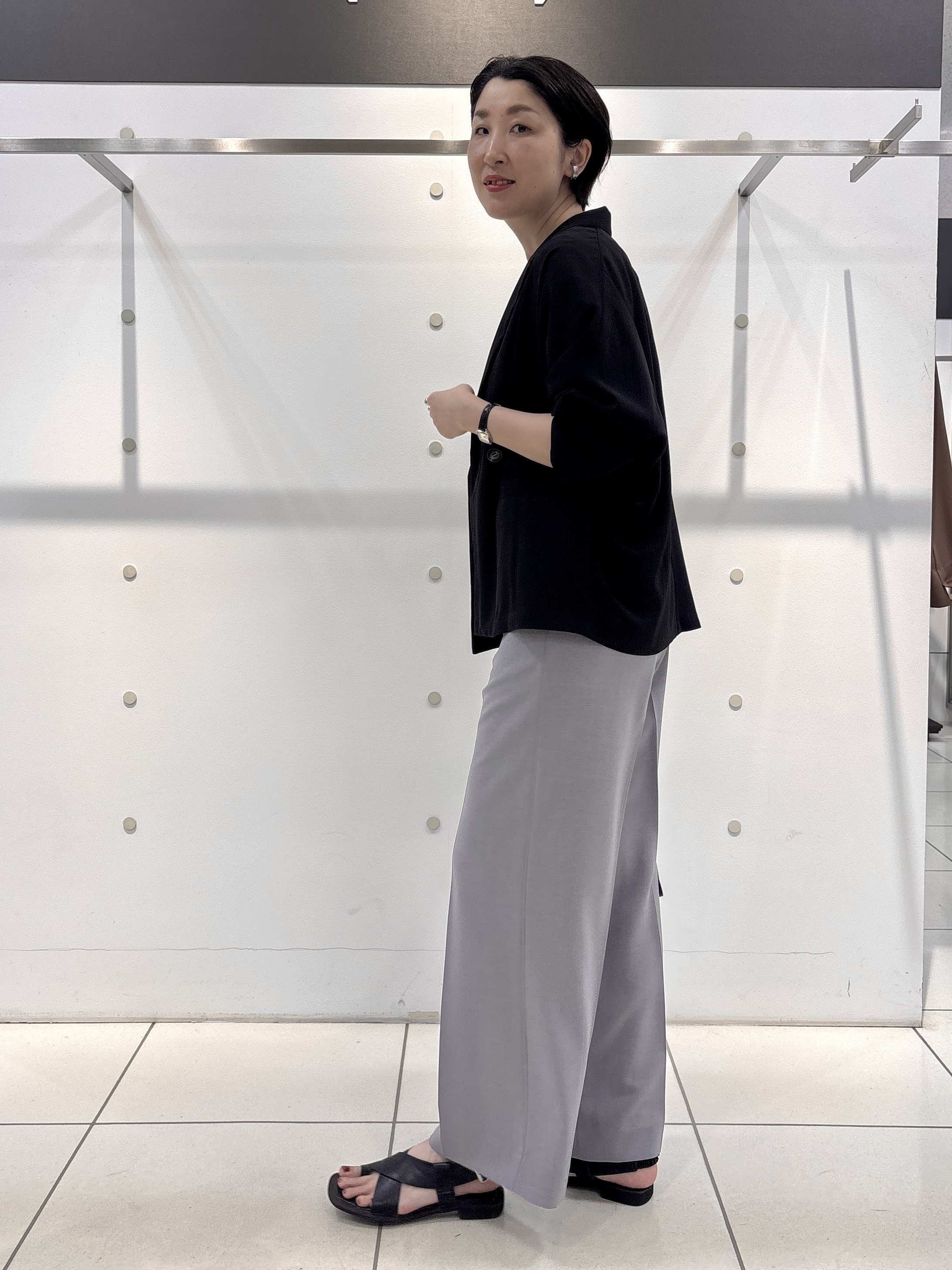 yuriさんの「INDIVI｜【UVケア／吸汗速乾】チェック柄タックボリュームスリーブトップス」を使ったコーディネート