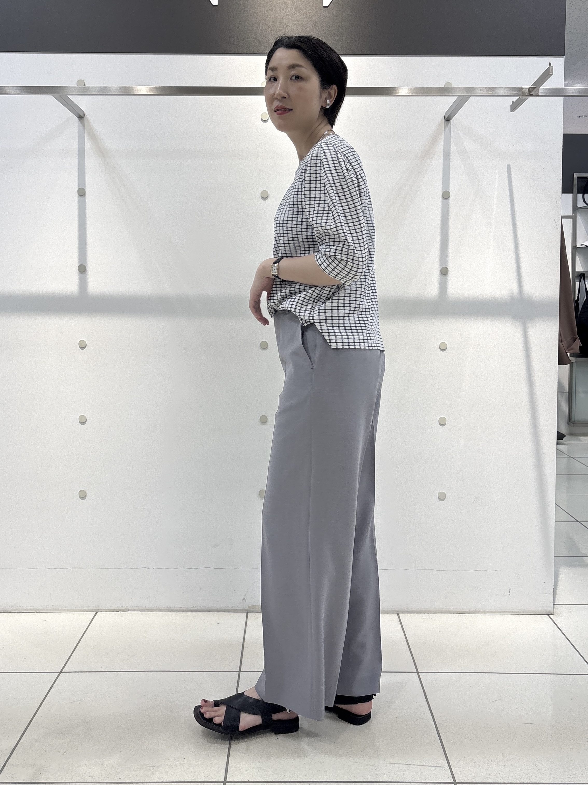 yuriさんの「INDIVI｜【UVケア／吸汗速乾】チェック柄タックボリュームスリーブトップス」を使ったコーディネート