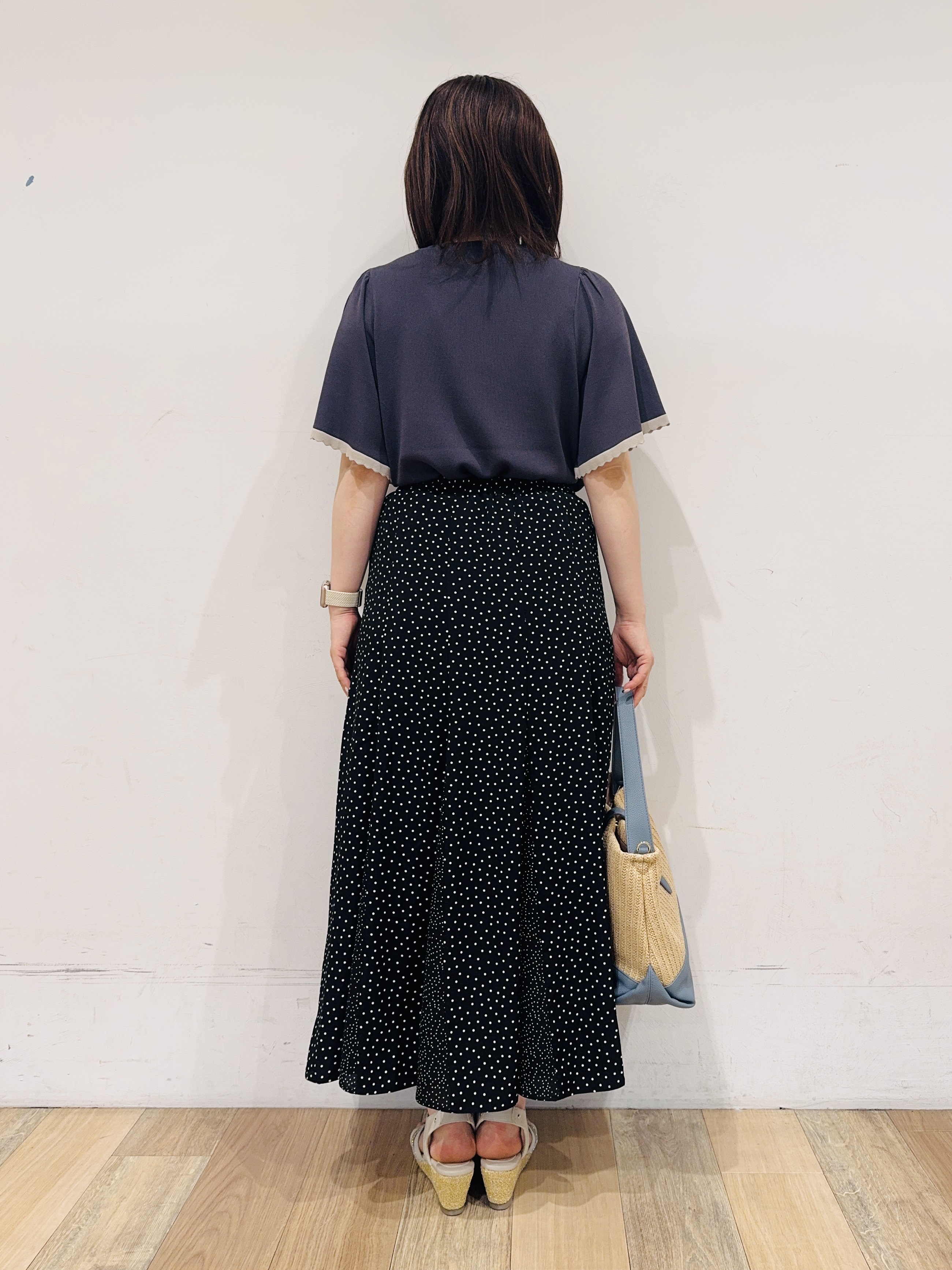miさんの「grove｜高評価！【シリーズ累計36万枚！名品ニット】やわらかドライタッチ スカラップスリーブニット」を使ったコーディネート