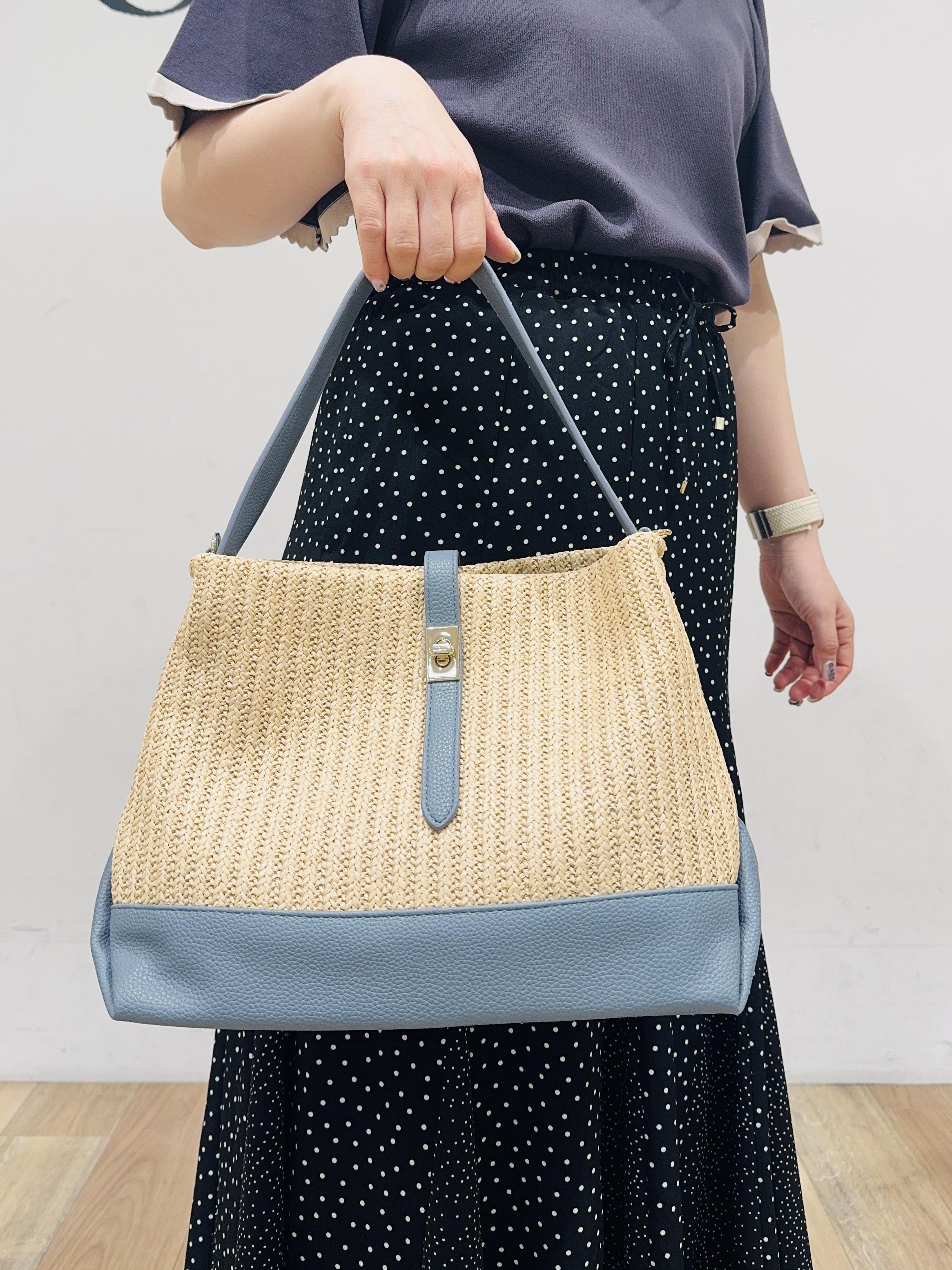 miさんの「grove｜高評価！【シリーズ累計36万枚！名品ニット】やわらかドライタッチ スカラップスリーブニット」を使ったコーディネート
