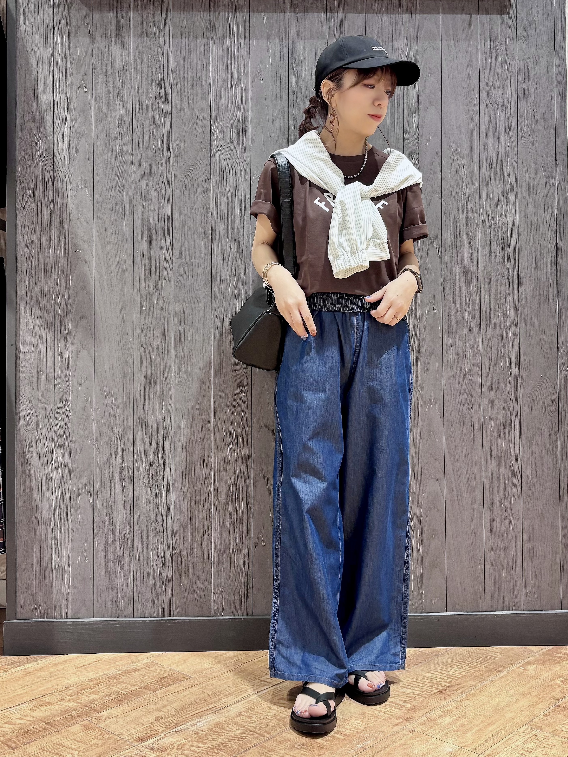 meiさんの「SHOO･LA･RUE｜【UV/吸水速乾/洗濯後しわになりにくい】ラッシュガードにもなる ストライプシャツ」を使ったコーディネート
