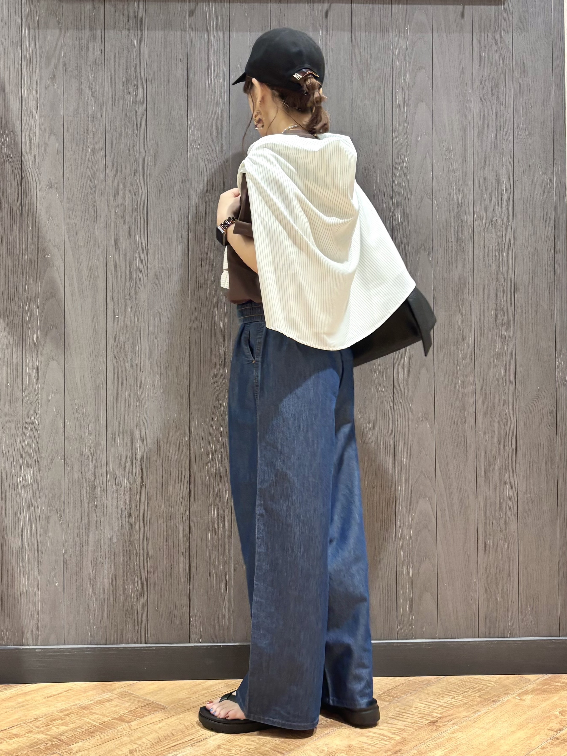 meiさんの「SHOO･LA･RUE｜【UV/吸水速乾/洗濯後しわになりにくい】ラッシュガードにもなる ストライプシャツ」を使ったコーディネート