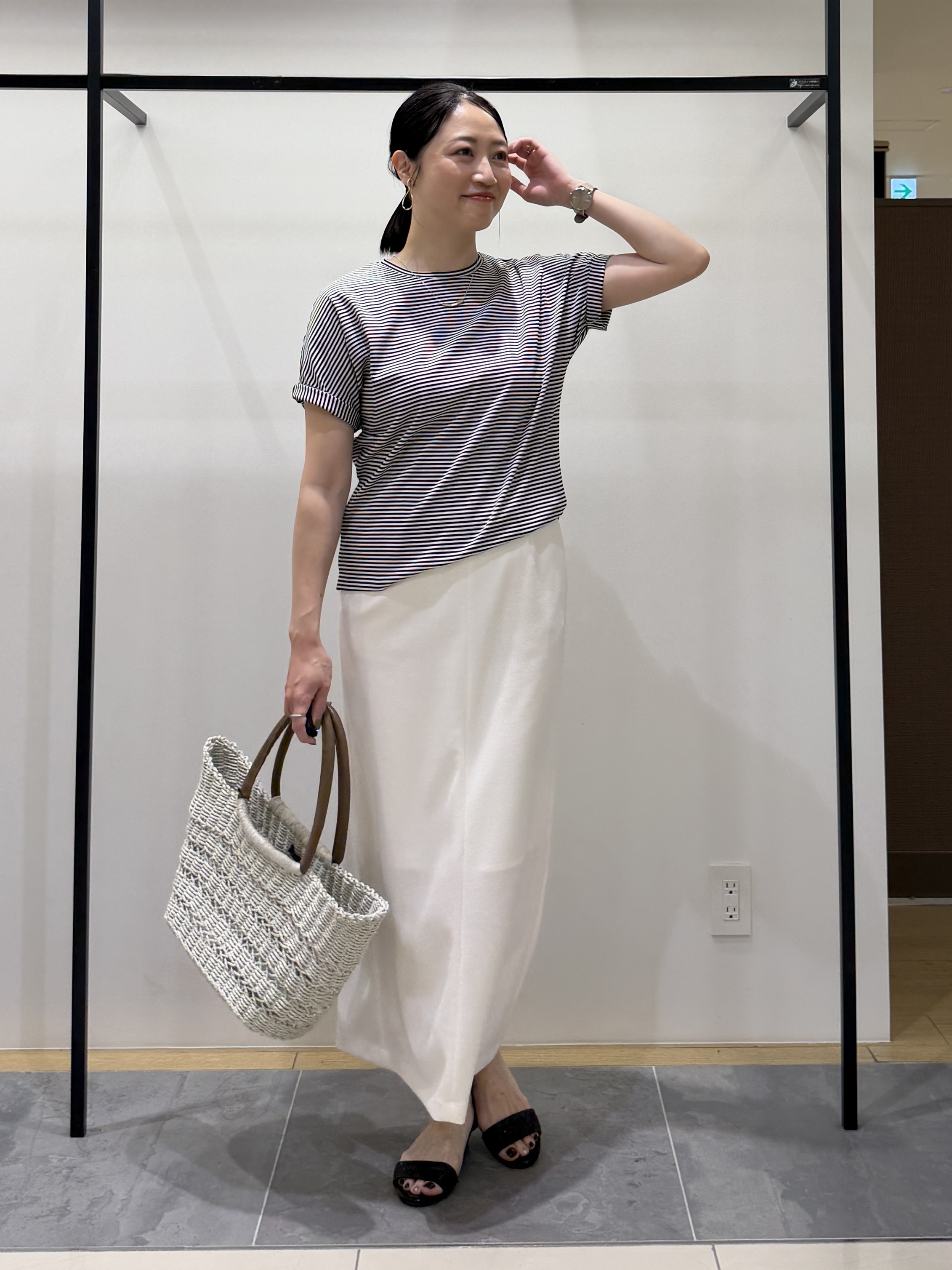 shihoさんの「INDIVI｜【汗ジミ防止／褒められTシャツ】上品カジュアル！ドルマンTシャツ」を使ったコーディネート