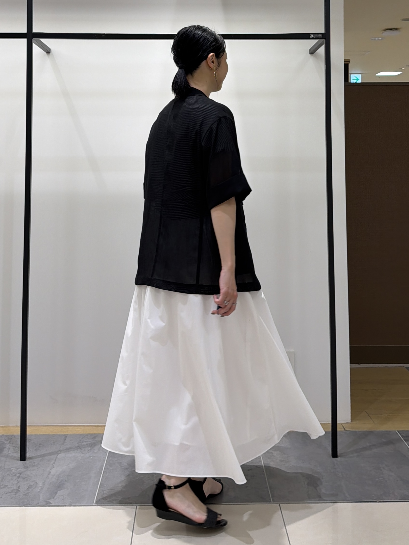 shihoさんの「INDIVI｜【洗える／メッシュ素材／SETUP可能】半袖シアージャケット」を使ったコーディネート