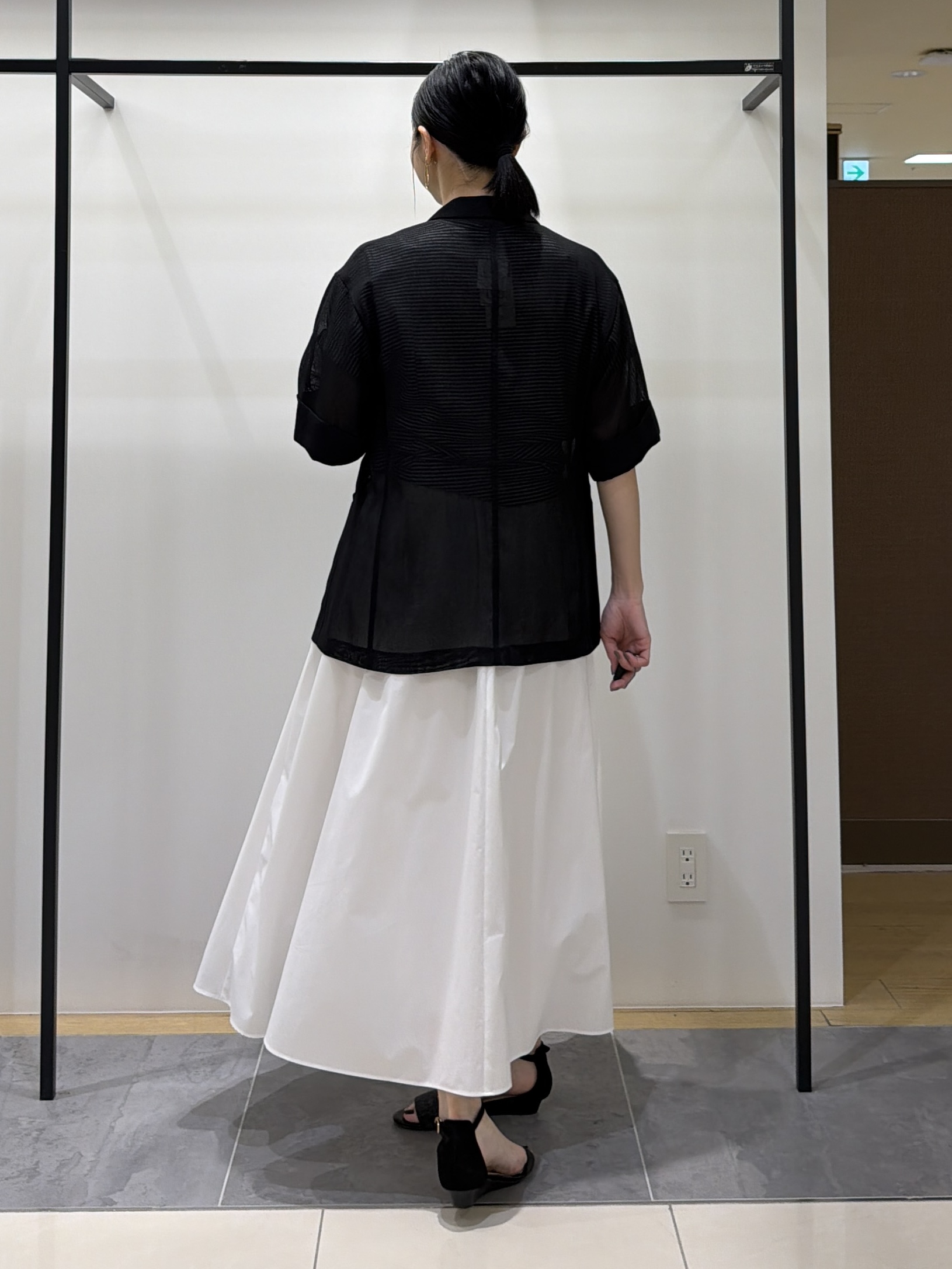 shihoさんの「INDIVI｜【洗える／メッシュ素材／SETUP可能】半袖シアージャケット」を使ったコーディネート