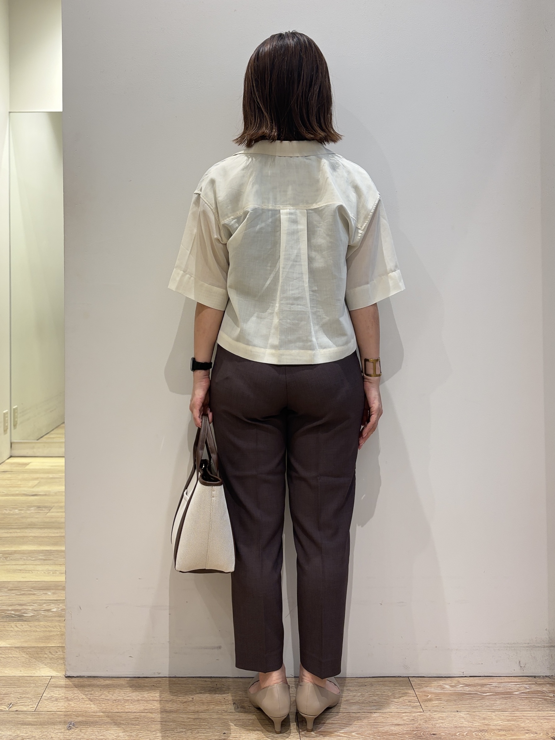 YUKOさんの「index｜【接触冷感】ビジューキーネックフレンチトップス《UVケア／洗濯機OK／XS～3L／8col》」を使ったコーディネート