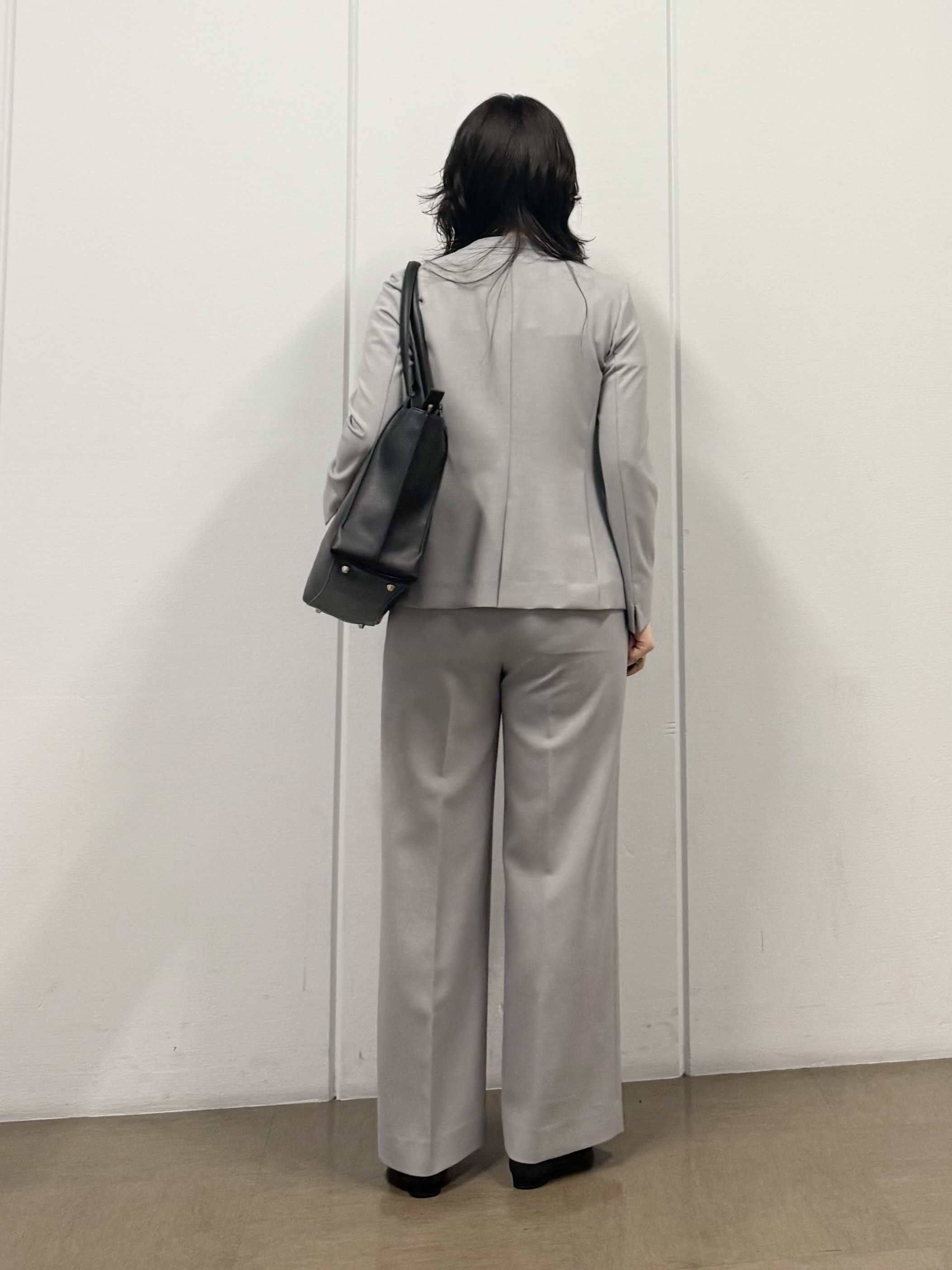 mizukiさんの「INDIVI｜【洗える／UVケア】幾何学柄＆無地 タックVネック 半袖ブラウス」を使ったコーディネート