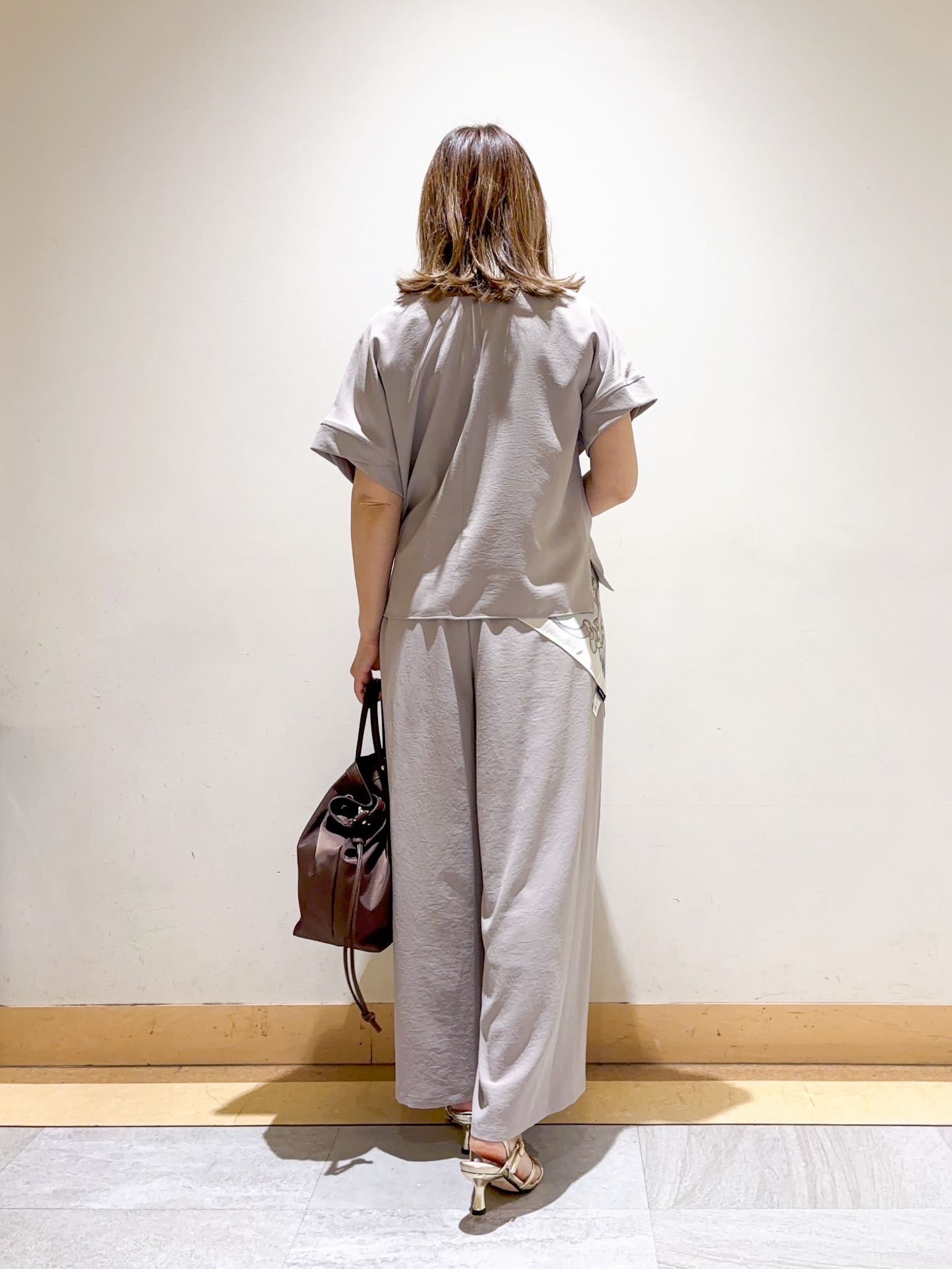 sattoさんの「UNTITLED｜【セットアップ可/UVカット/前後2WAY】リラクシーフレンチスリーブブラウス」を使ったコーディネート