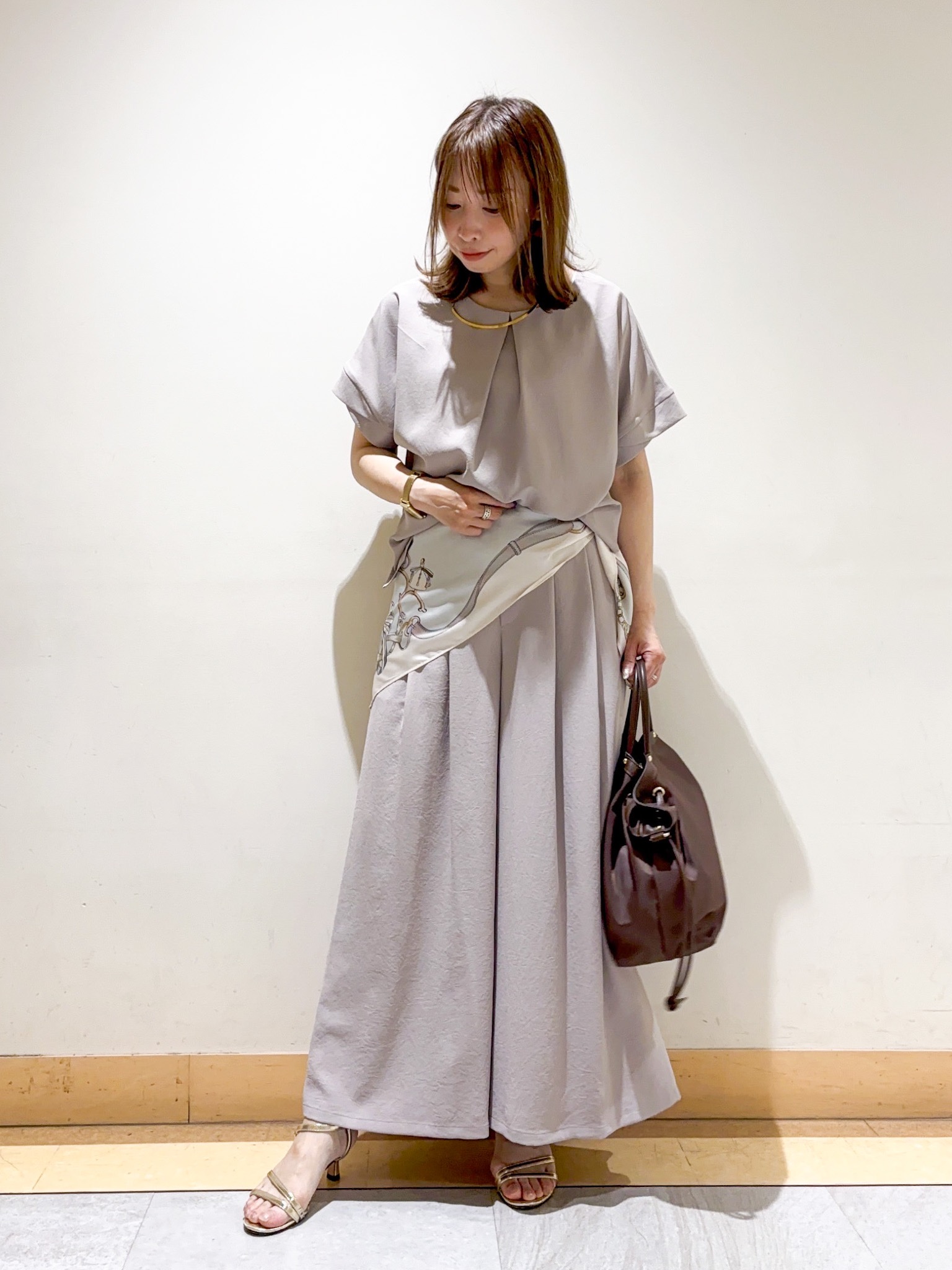sattoさんの「UNTITLED｜【セットアップ可/UVカット/前後2WAY】リラクシーフレンチスリーブブラウス」を使ったコーディネート