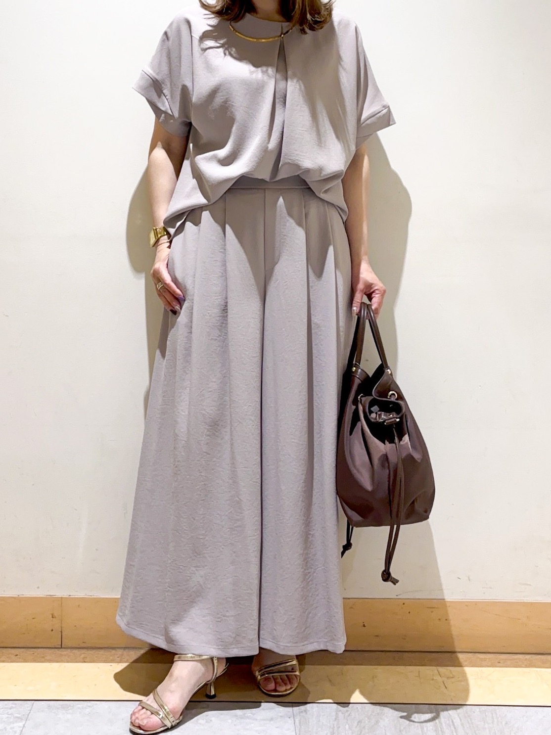 sattoさんの「UNTITLED｜【セットアップ可/UVカット/前後2WAY】リラクシーフレンチスリーブブラウス」を使ったコーディネート