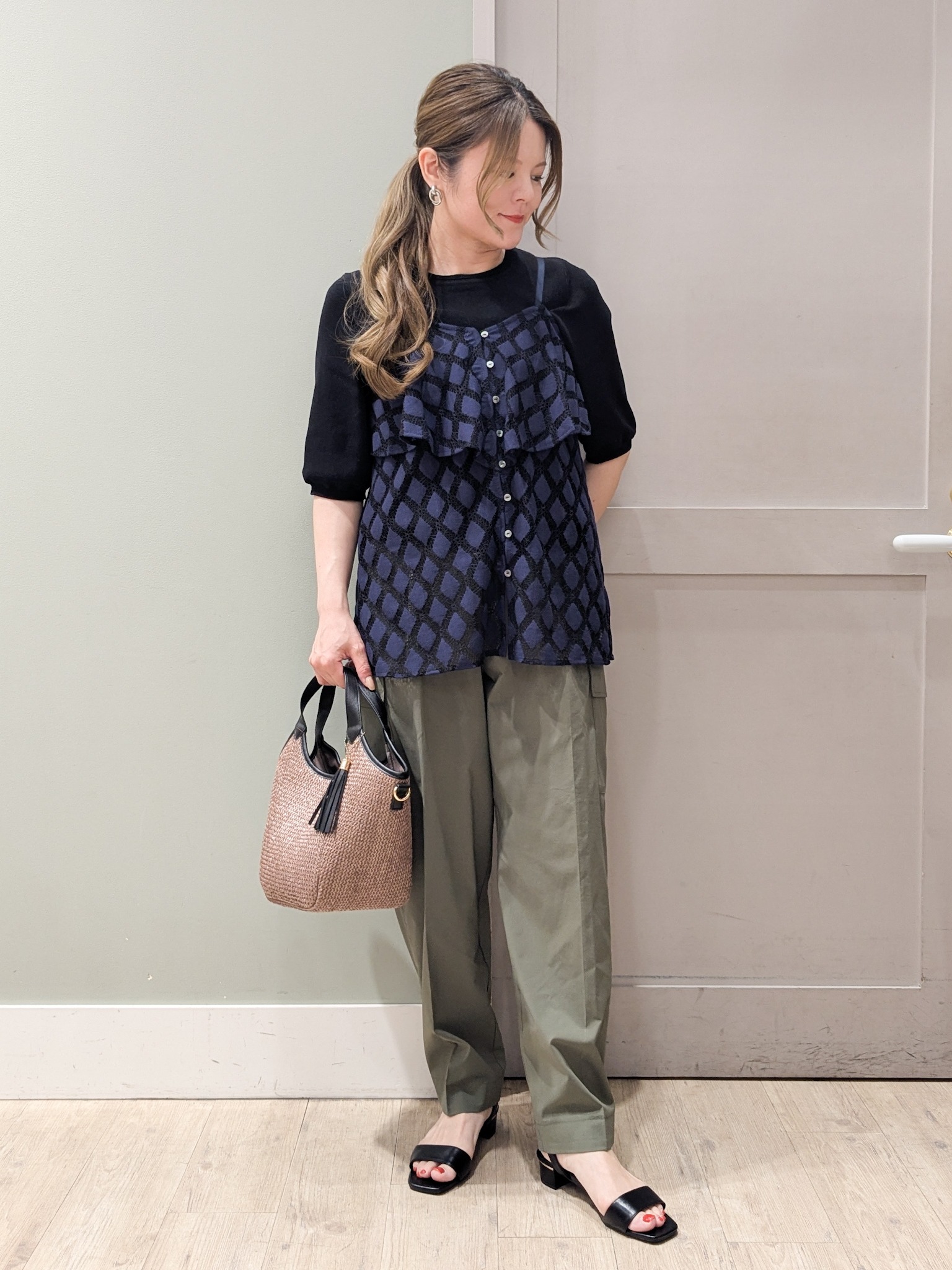 kuwawaさんの「grove｜【シリーズ累計36万枚/UVカット・ひんやり・洗濯機OK】やわらかドライタッチ 五分袖クルーネックニ」を使ったコーディネート