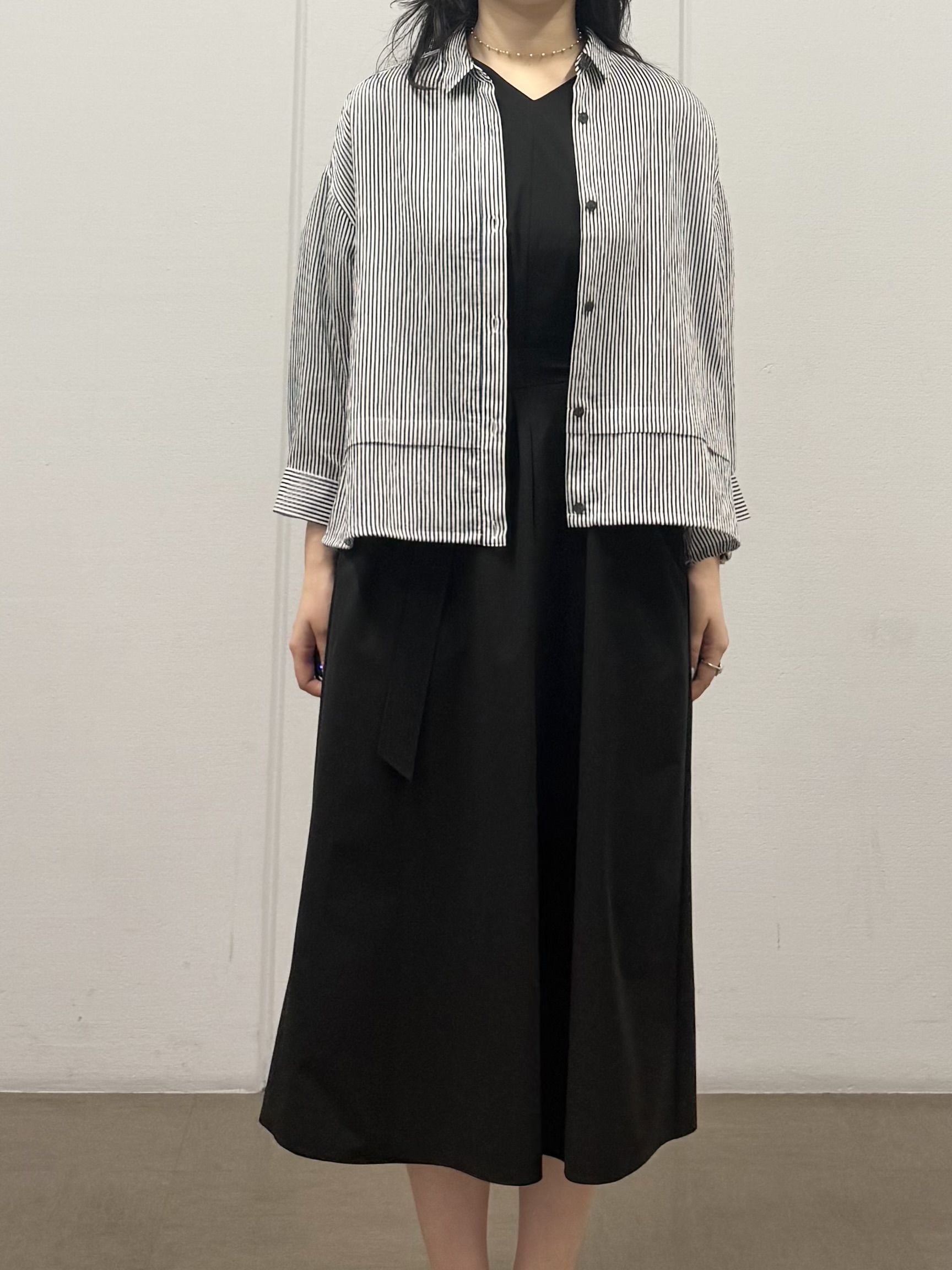 mizukiさんの「INDIVI｜【接触冷感／洗える／2WAY】ドロスト付 シアーシャンブレーシャツ」を使ったコーディネート