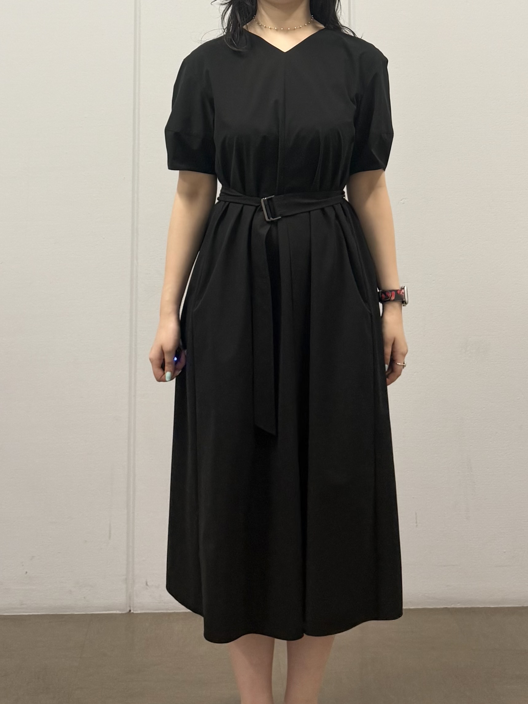 mizukiさんの「INDIVI｜【接触冷感／洗える／2WAY】ドロスト付 シアーシャンブレーシャツ」を使ったコーディネート