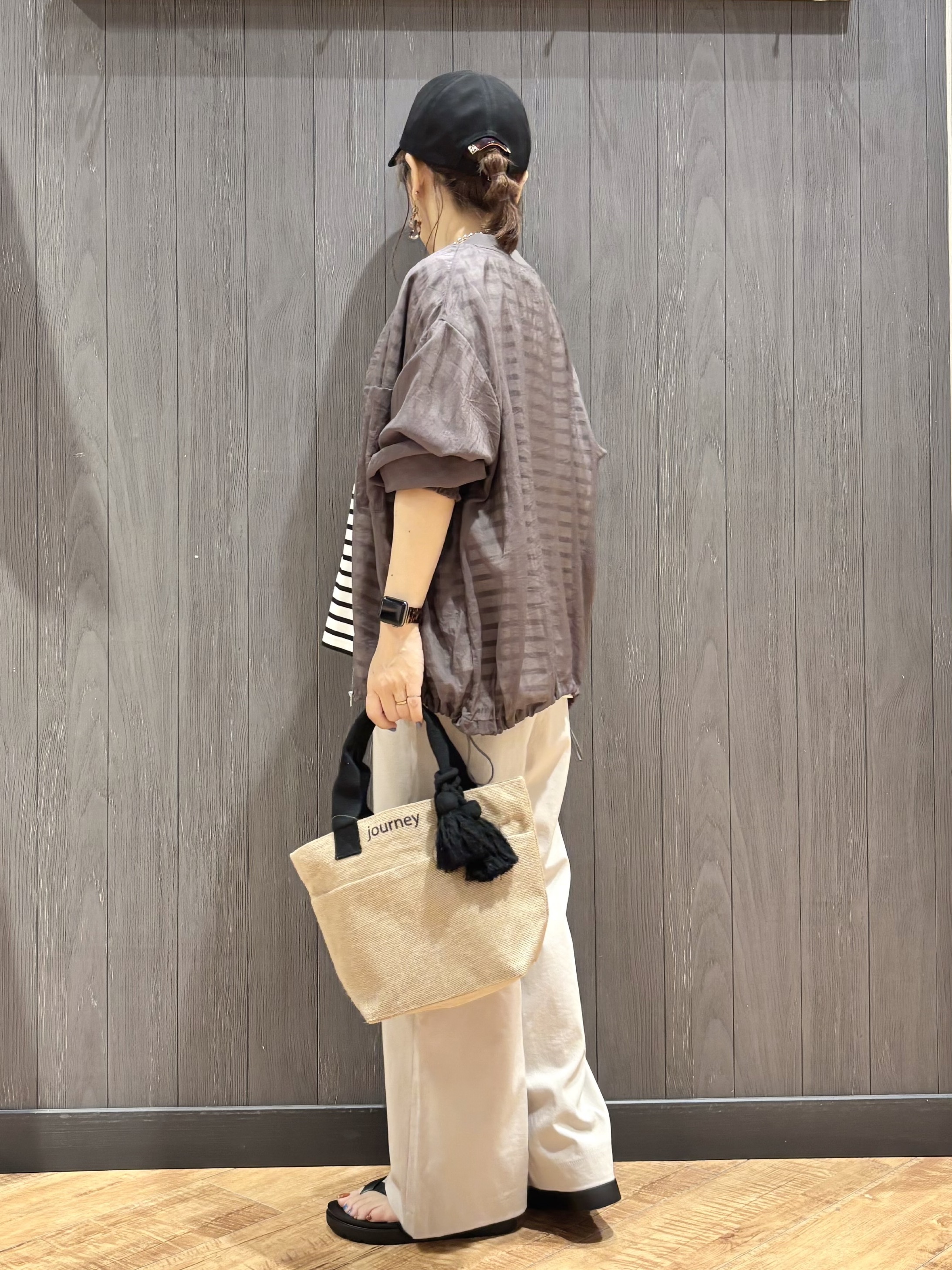 meiさんの「SHOO･LA･RUE｜【S-LL/洗濯機可】夏に使える 程よい透け感のシアーブルゾン」を使ったコーディネート