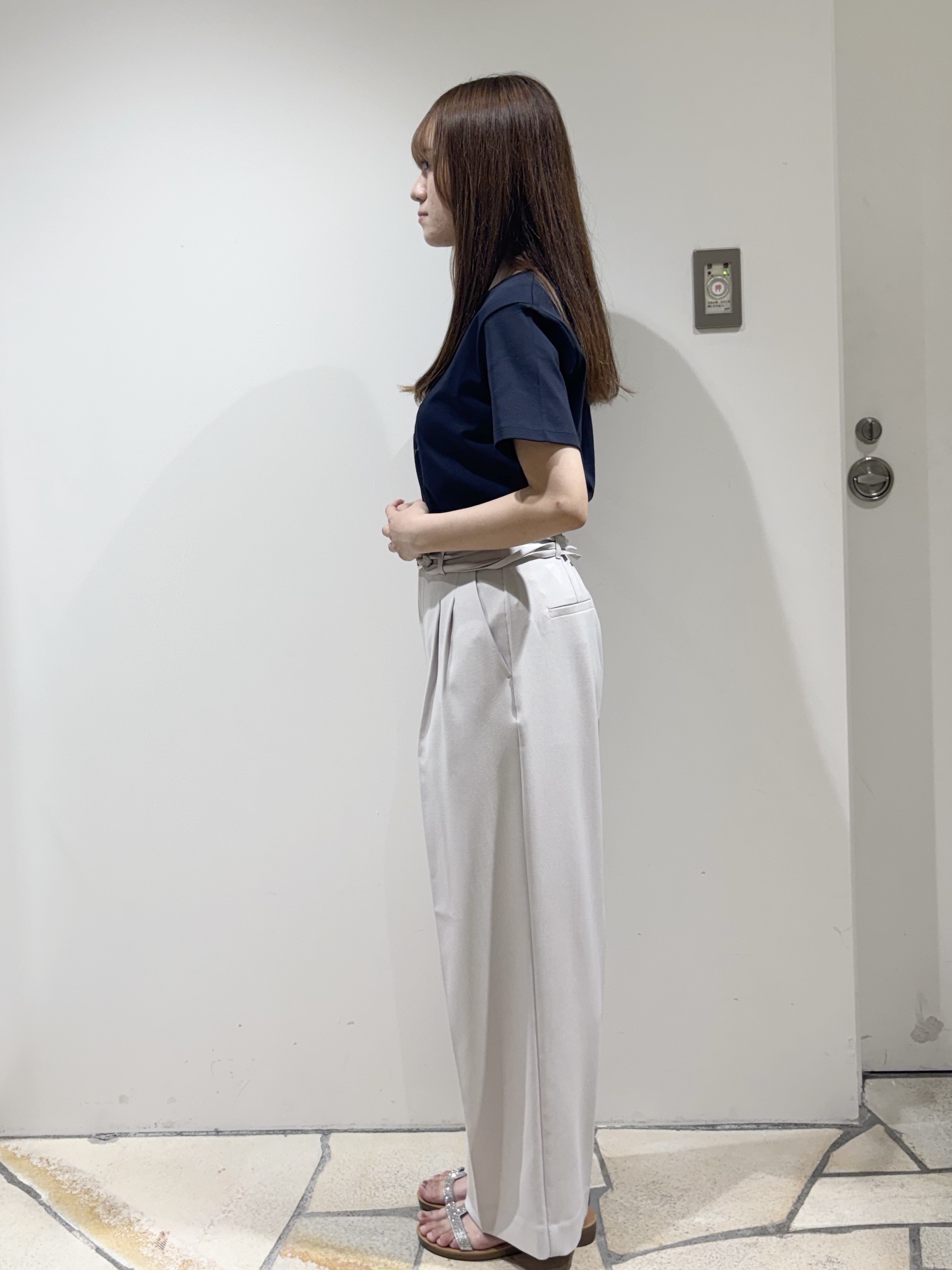 みあたんさんの「index｜【接触冷感】ビッグロゴ刺繍ビジュー付きTシャツ《洗濯機OK／UVケア》」を使ったコーディネート