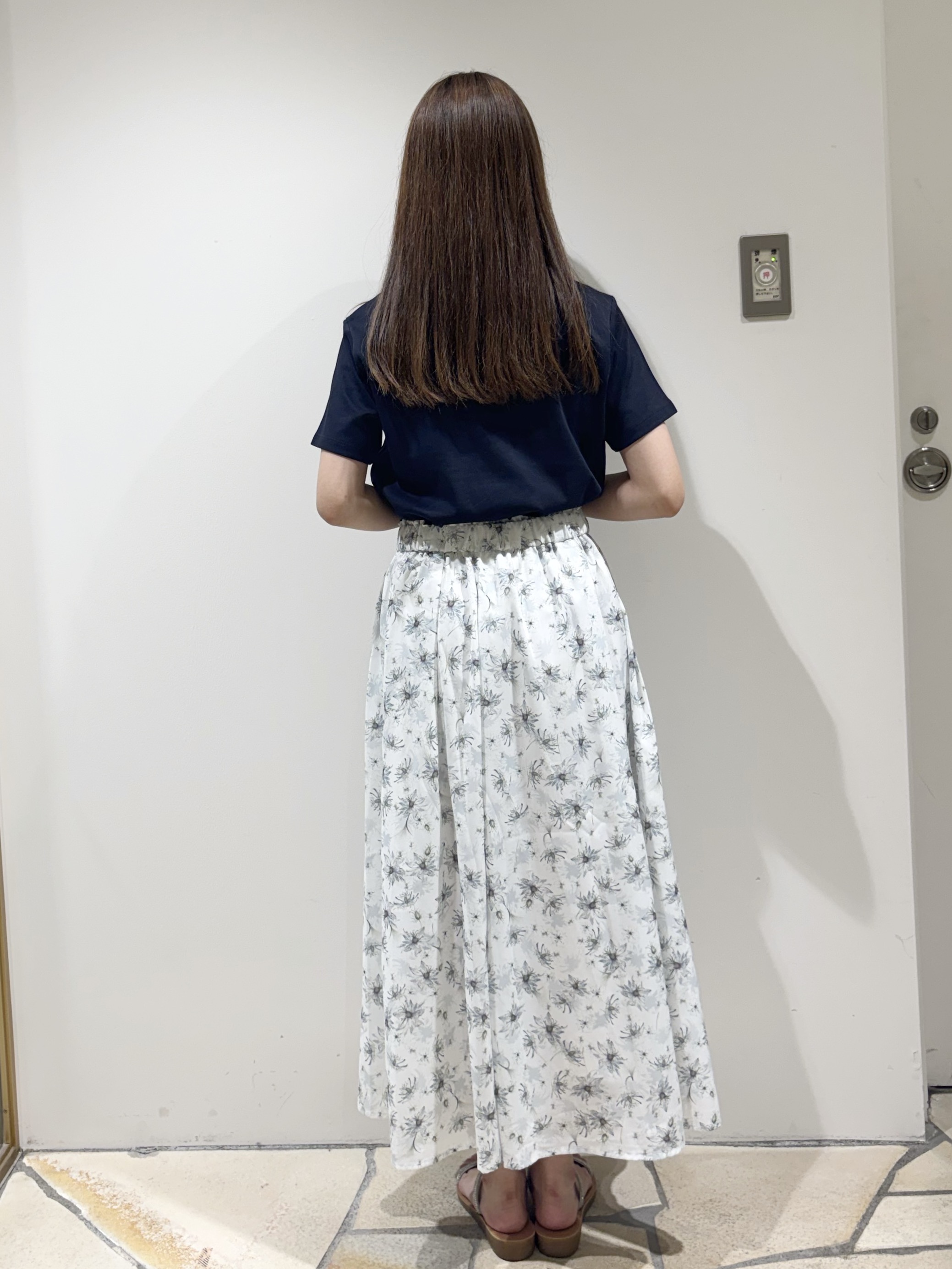 みあたんさんの「index｜【接触冷感】ビッグロゴ刺繍ビジュー付きTシャツ《洗濯機OK／UVケア》」を使ったコーディネート