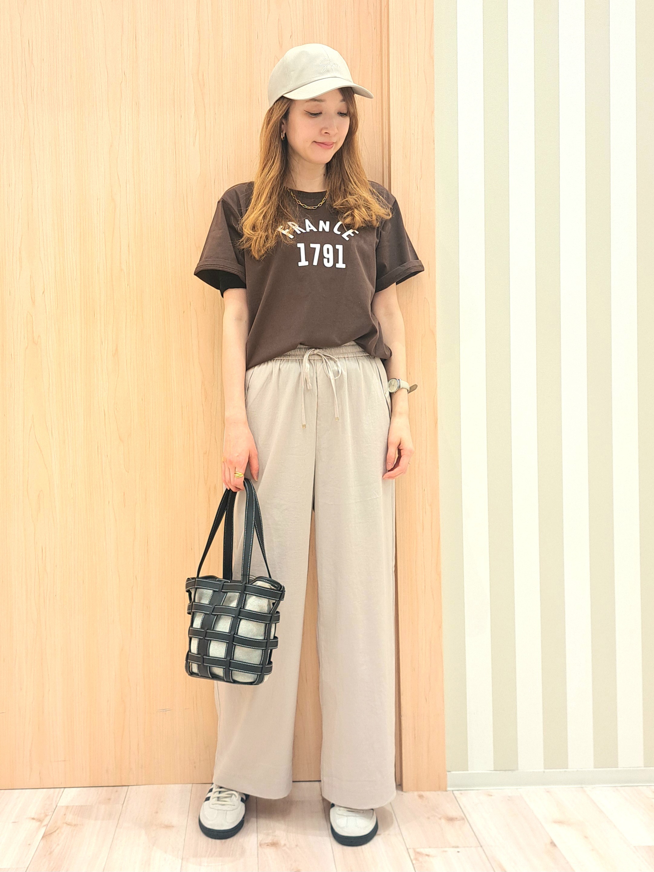 kanaさんの「SHOO･LA･RUE｜【洗濯機可/S-LL】夏に快適サラサラ感 大人のプリントTシャツ」を使ったコーディネート