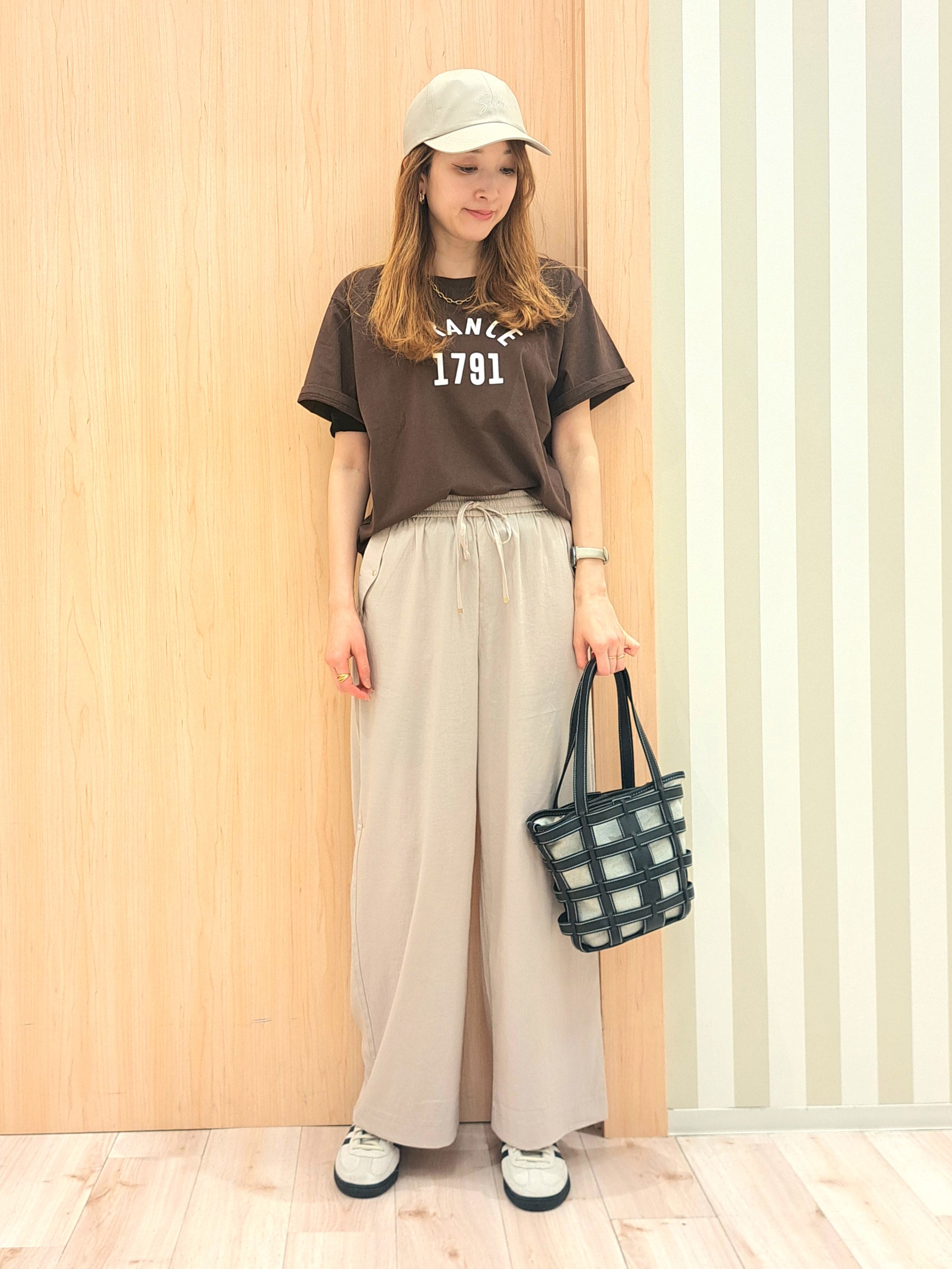 kanaさんの「SHOO･LA･RUE｜【洗濯機可/S-LL】夏に快適サラサラ感 大人のプリントTシャツ」を使ったコーディネート