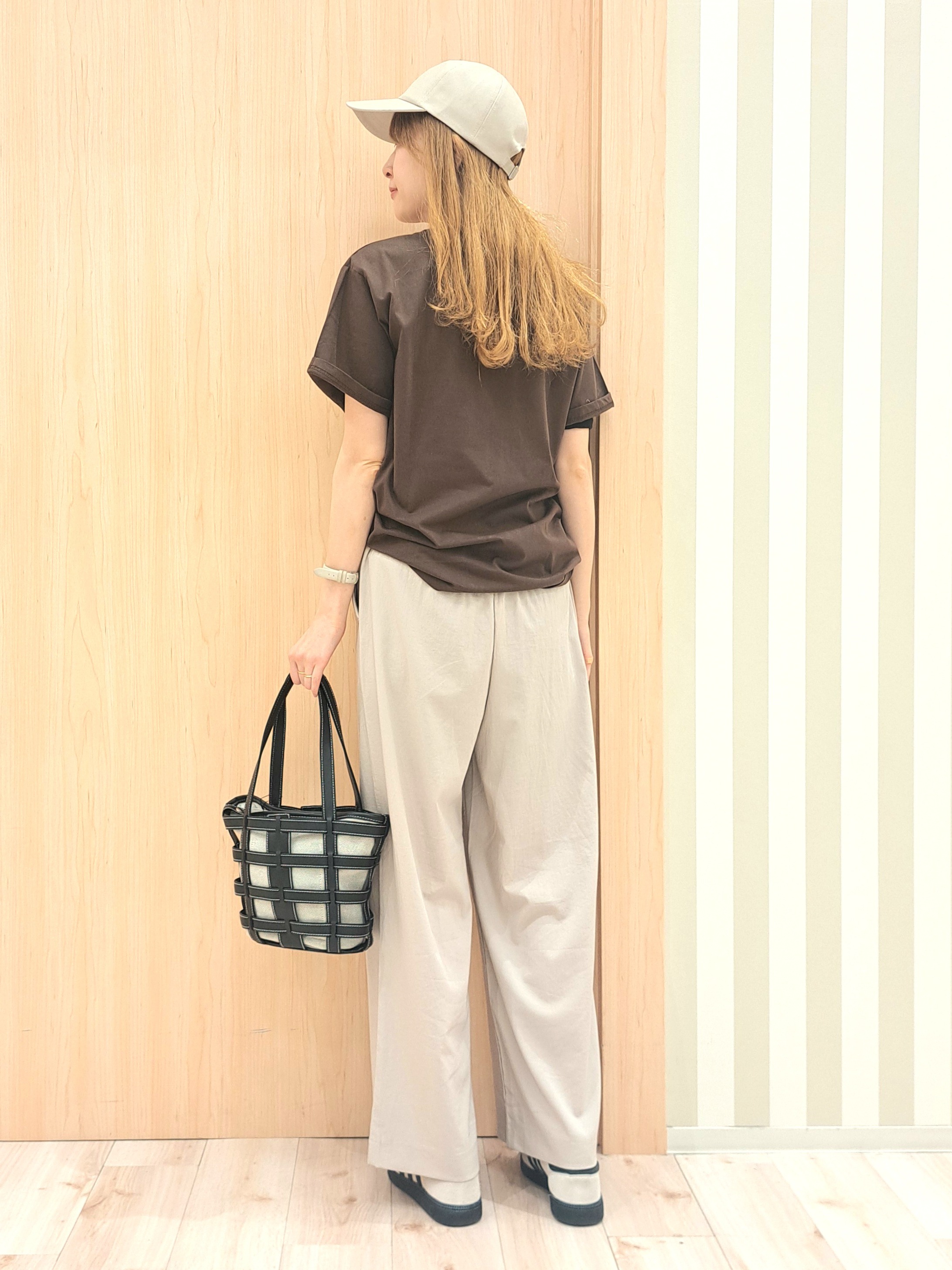 kanaさんの「SHOO･LA･RUE｜【洗濯機可/S-LL】夏に快適サラサラ感 大人のプリントTシャツ」を使ったコーディネート