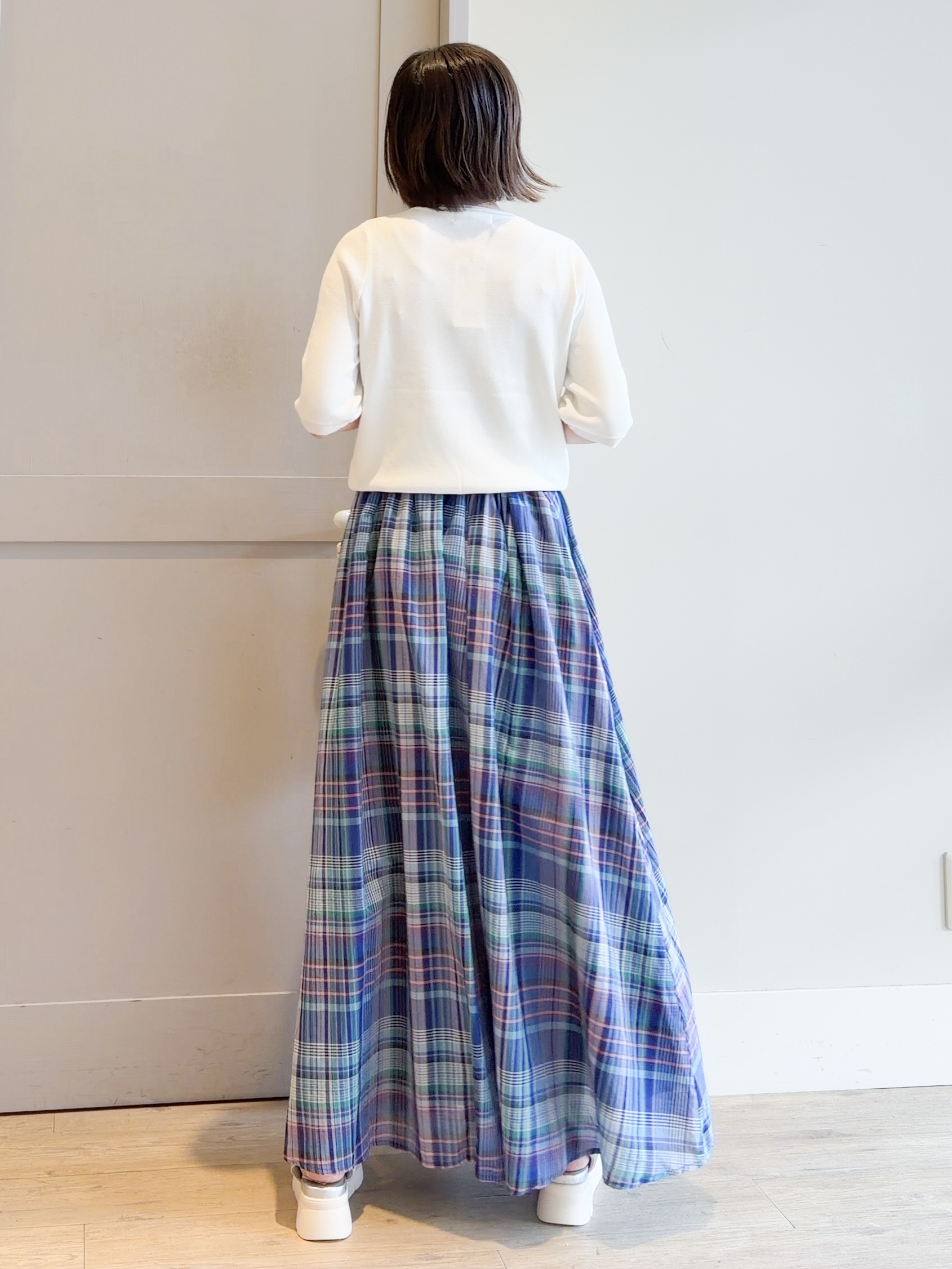 yamakoさんの「grove｜【シリーズ累計36万枚/UVカット・ひんやり・洗濯機OK】やわらかドライタッチ 五分袖クルーネックニ」を使ったコーディネート