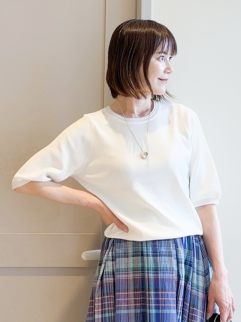 yamakoさんの「grove｜【シリーズ累計36万枚/UVカット・ひんやり・洗濯機OK】やわらかドライタッチ 五分袖クルーネックニ」を使ったコーディネート