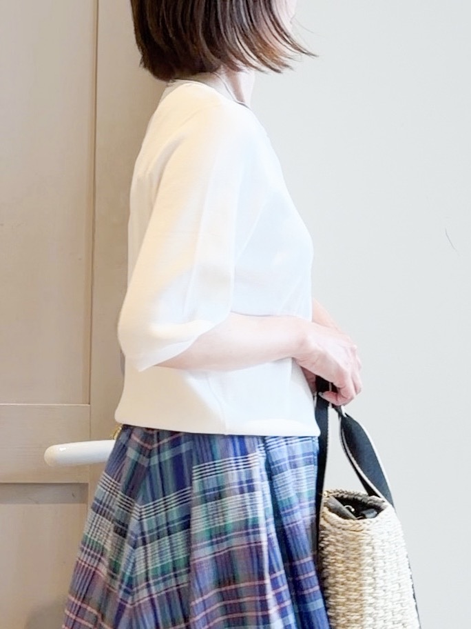 yamakoさんの「grove｜【シリーズ累計36万枚/UVカット・ひんやり・洗濯機OK】やわらかドライタッチ 五分袖クルーネックニ」を使ったコーディネート
