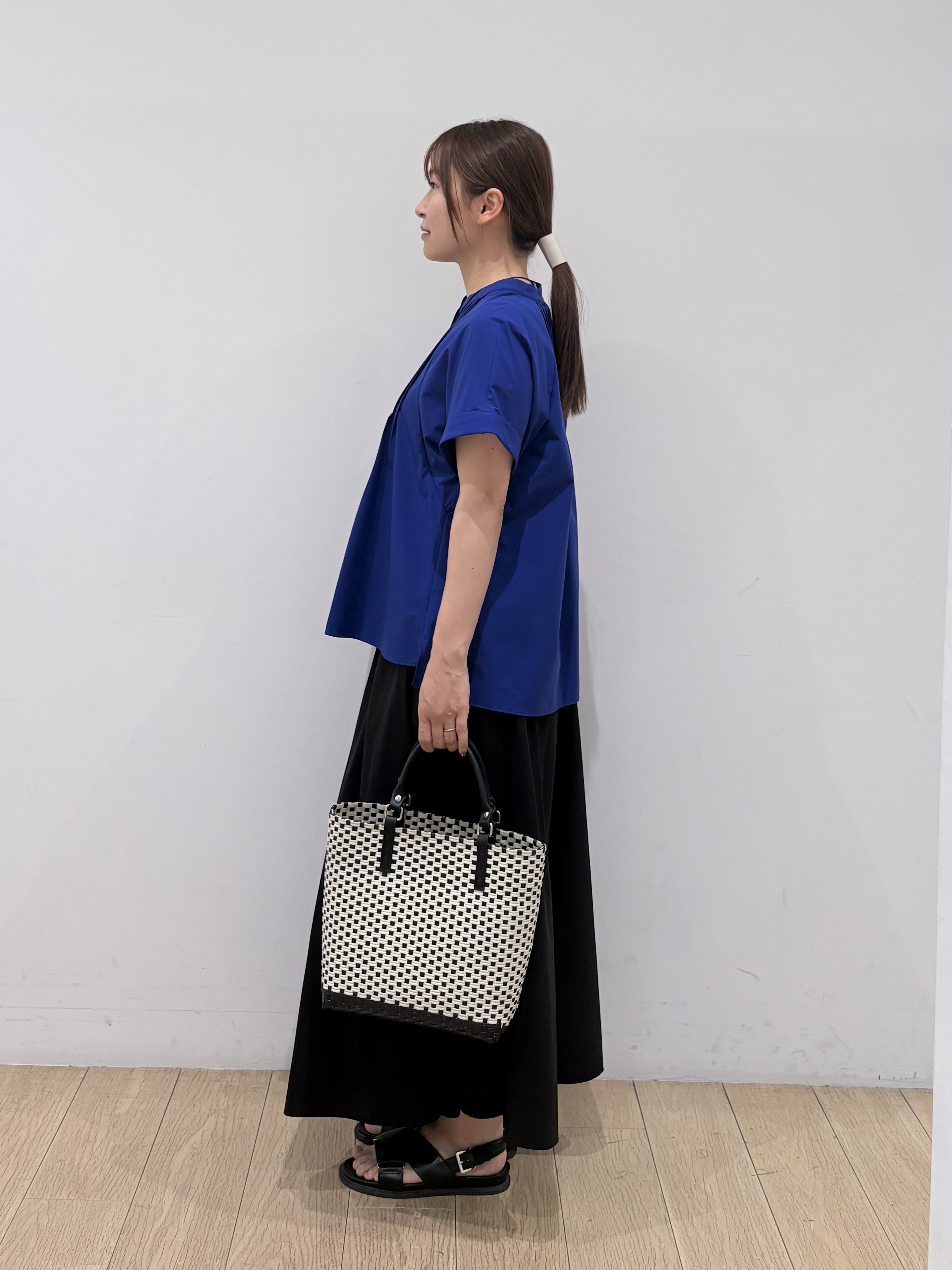 maiさんの「INDIVI｜【撥水／UVケア／SETUP可能】軽量タックスキッパーブラウス」を使ったコーディネート