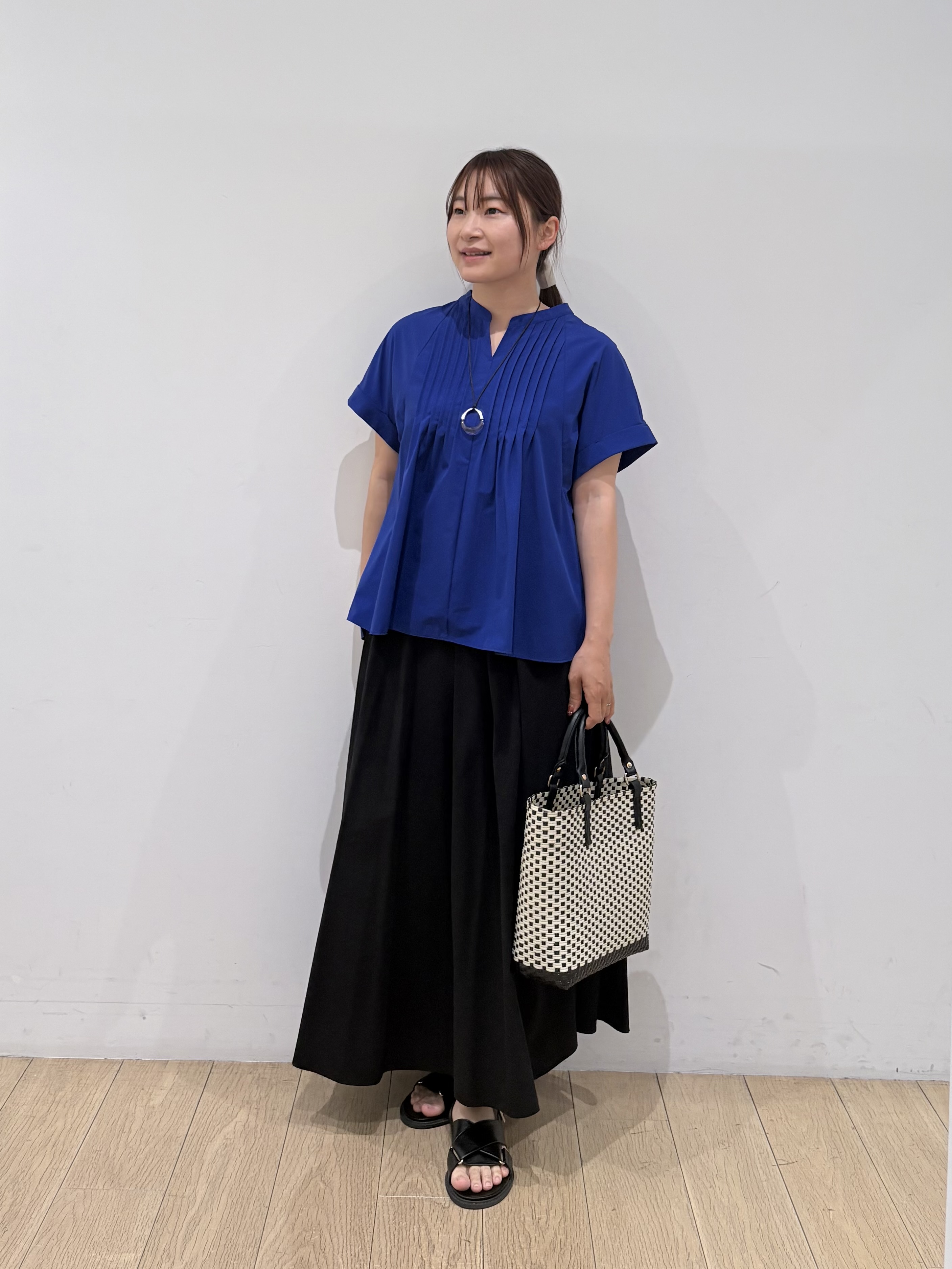 maiさんの「INDIVI｜【撥水／UVケア／SETUP可能】軽量タックスキッパーブラウス」を使ったコーディネート