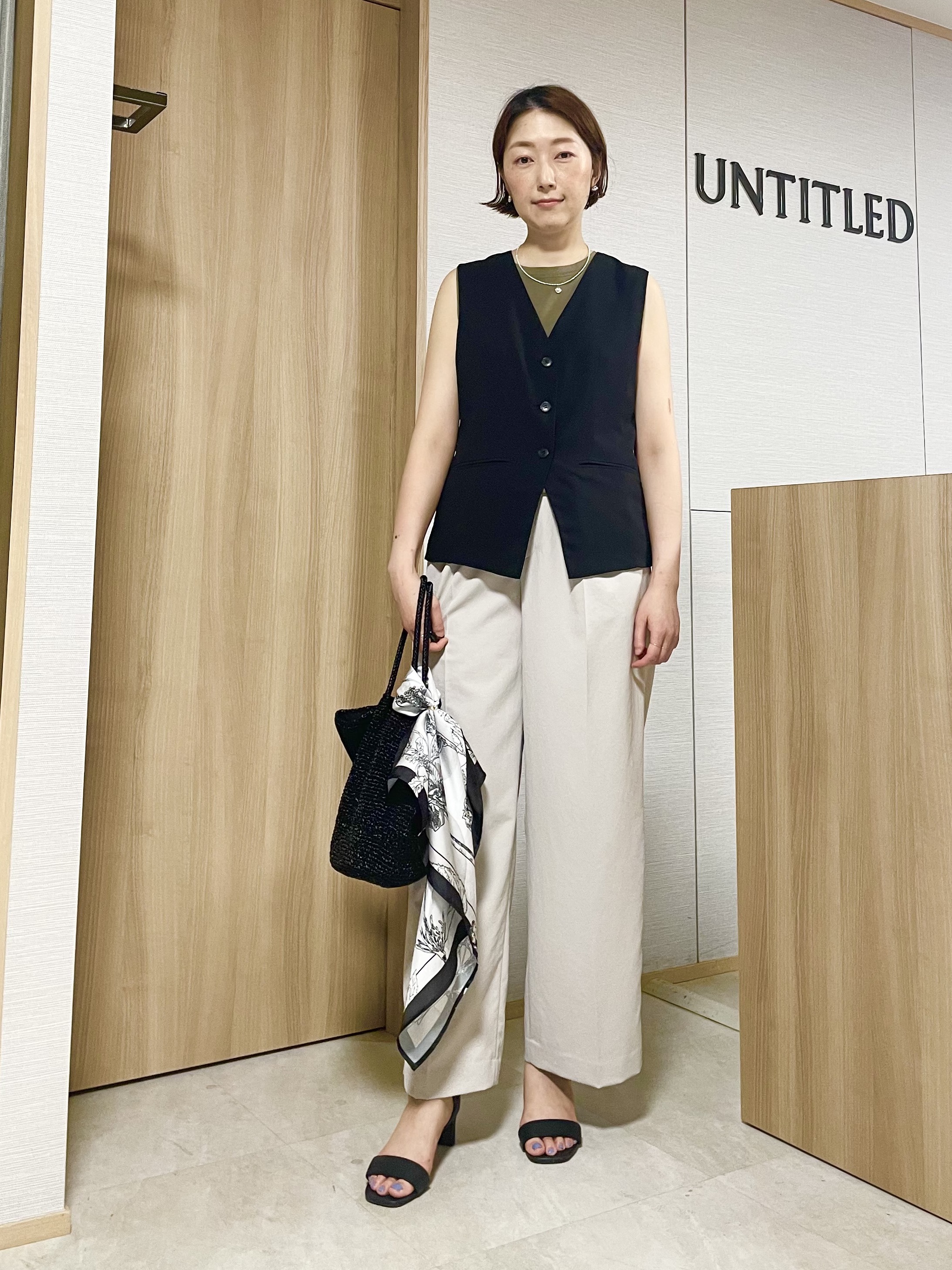 aliceさんの「UNTITLED｜◆【セットアップ可/接触冷感/通気性】ドライシアーVネックジレ」を使ったコーディネート