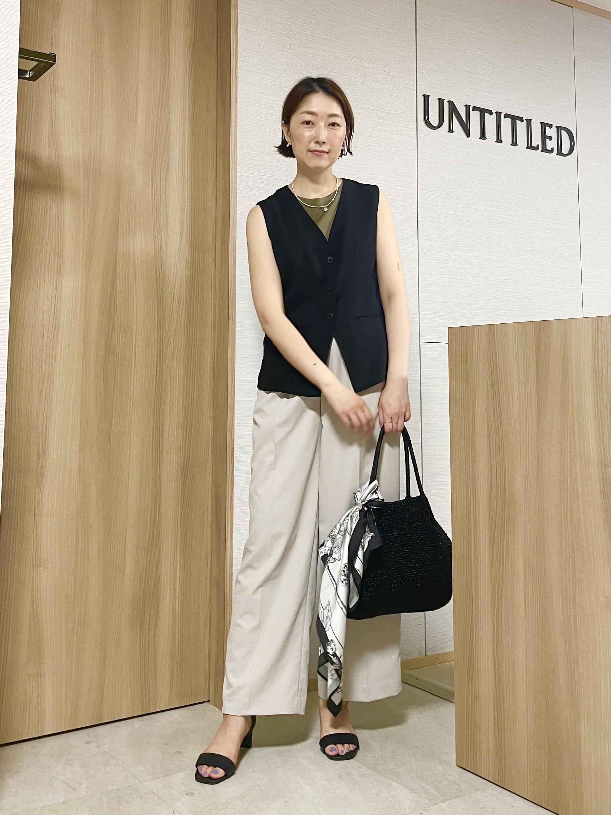 aliceさんの「UNTITLED｜◆【セットアップ可/接触冷感/通気性】ドライシアーVネックジレ」を使ったコーディネート
