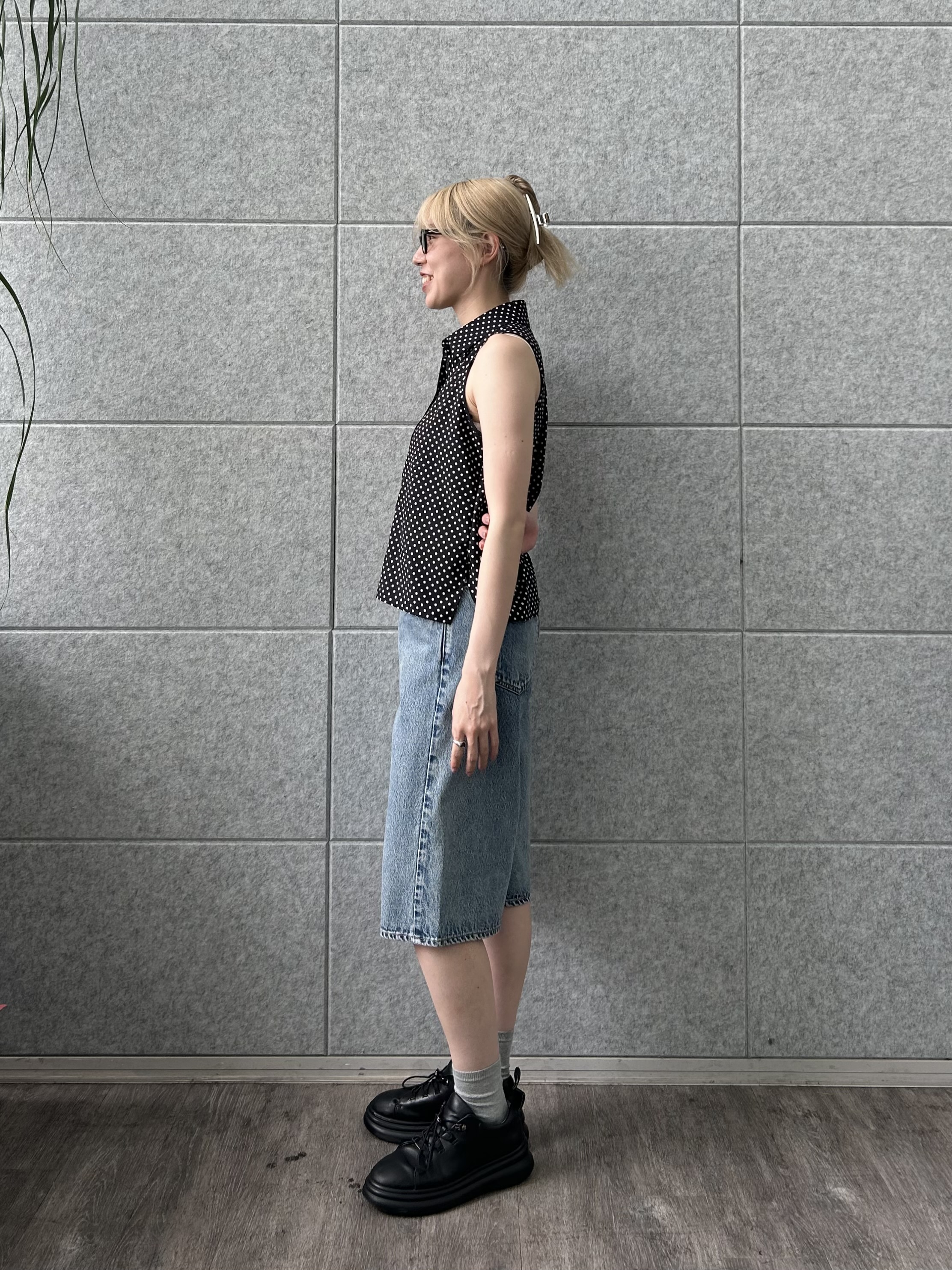 honoka Aさんの「CODE A｜dots open shoulder shirts」を使ったコーディネート