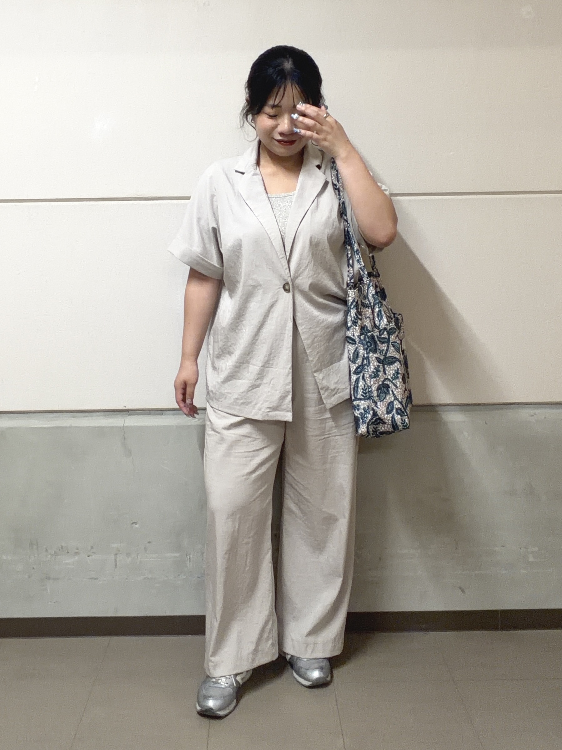 まちゃんなちゃんさんの「SHOO･LA･RUE｜【洗濯機可】スクエアネックが小顔効果に　きらきらラメタンクトップ」を使ったコーディネート